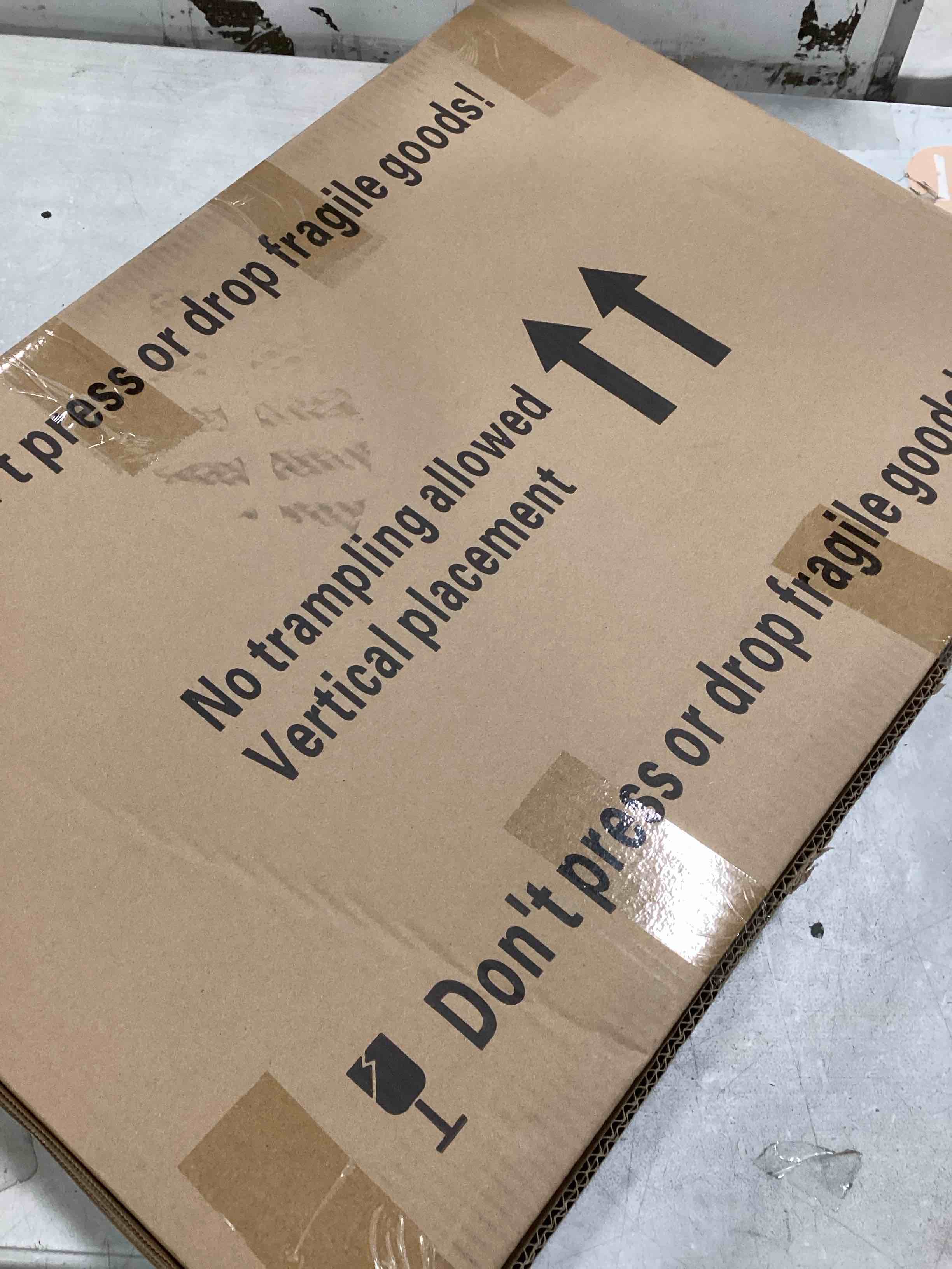 https://s3.amazonaws.com/lotting-images-prod/bidfta/PNK3706049_1746103484468.jpeg
