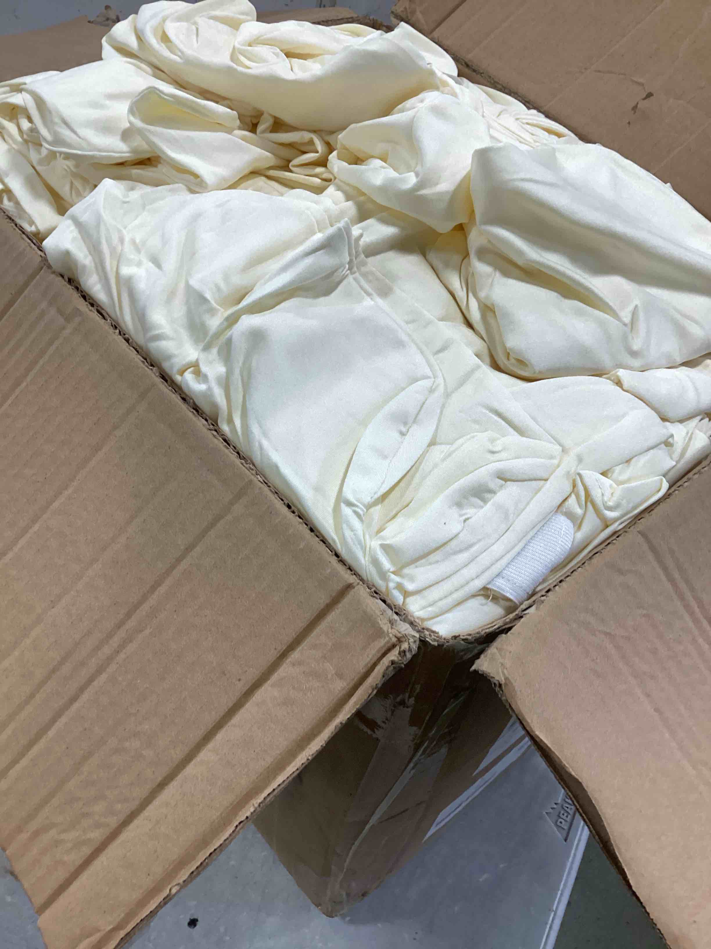 https://s3.amazonaws.com/lotting-images-prod/bidfta/PNK3706075_1746105972077.jpeg
