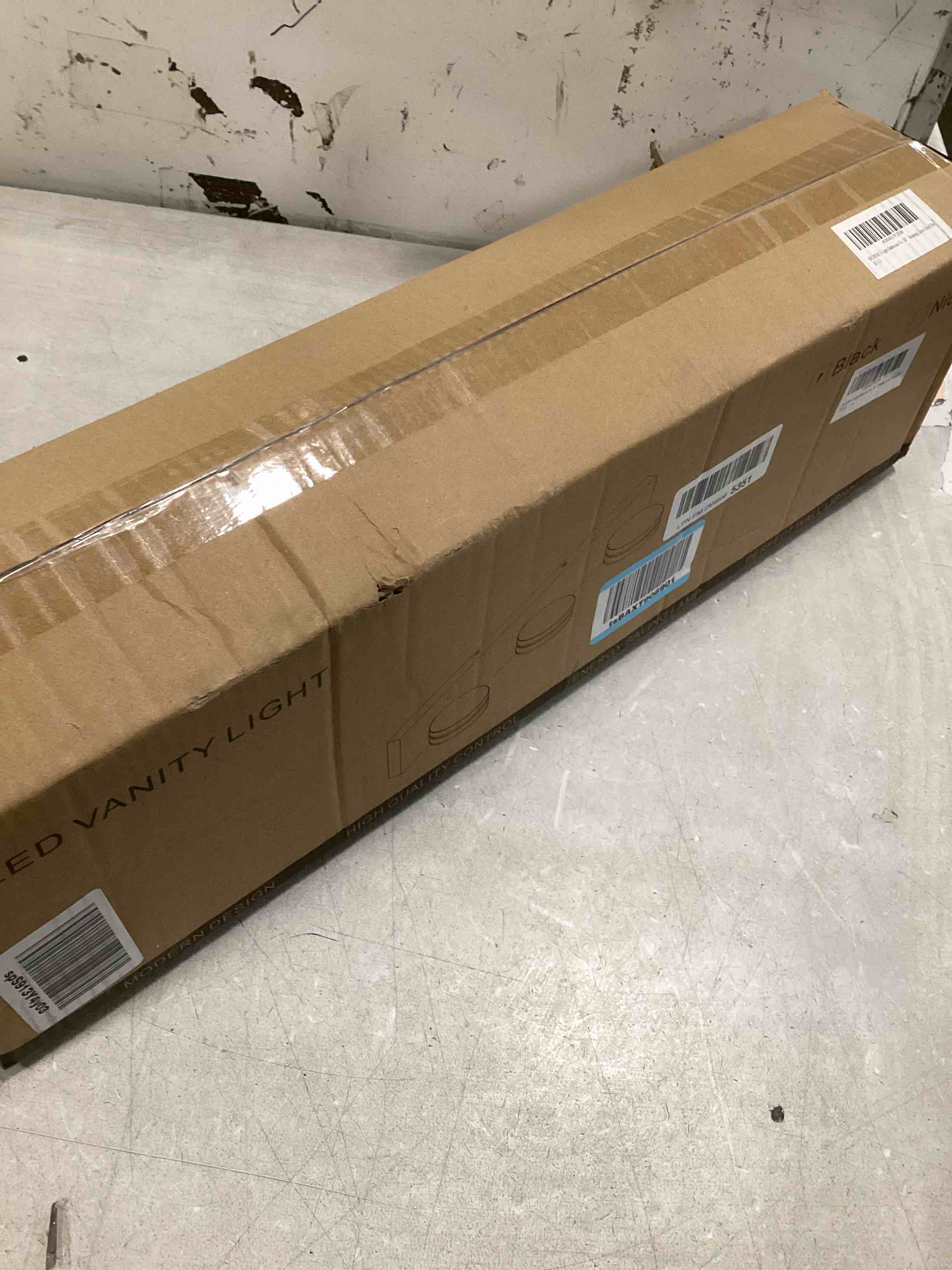https://s3.amazonaws.com/lotting-images-prod/bidfta/PNK3706078_1746106394568.jpeg