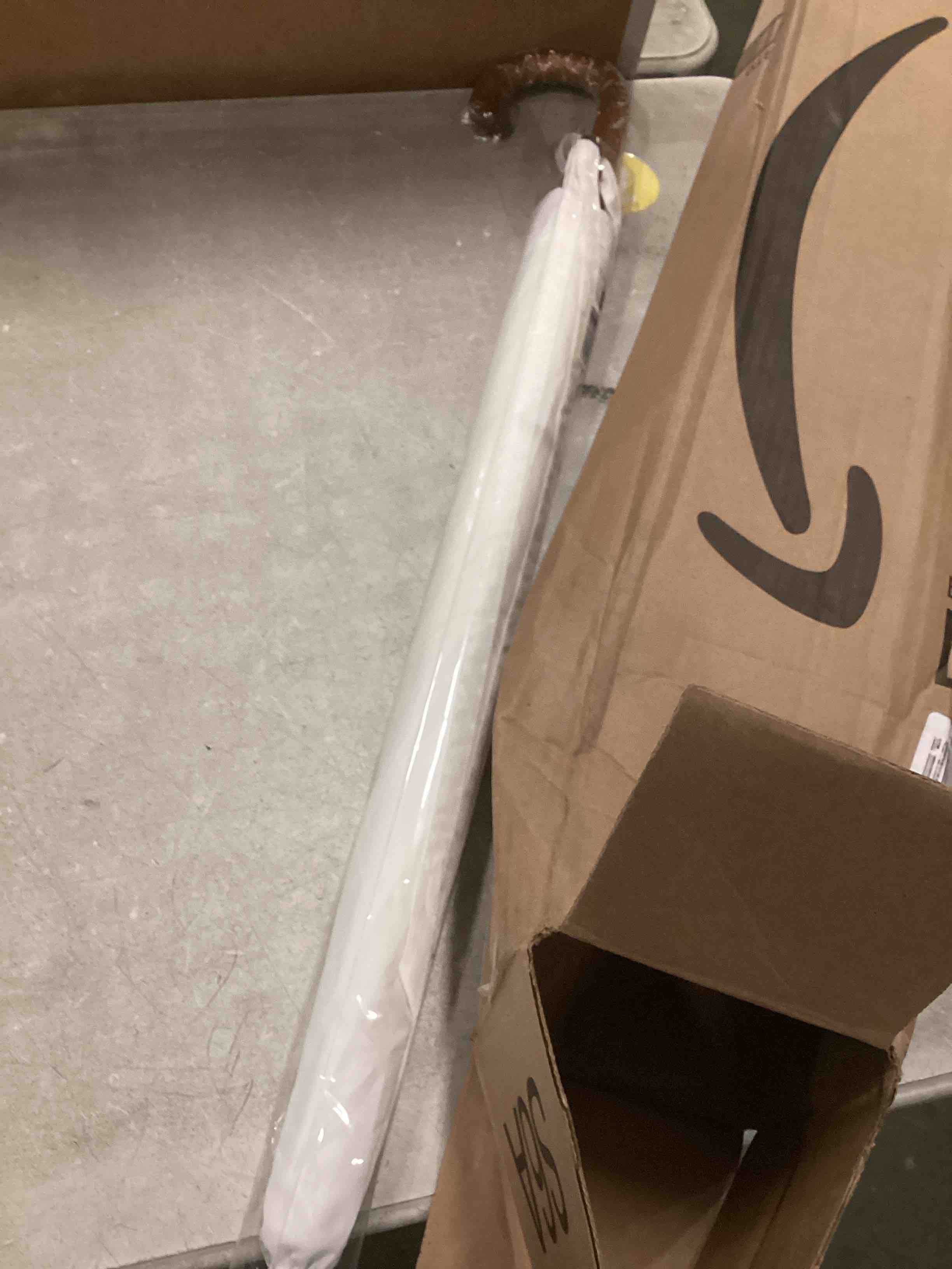 https://s3.amazonaws.com/lotting-images-prod/bidfta/PNK3706492_1746448011435.jpeg