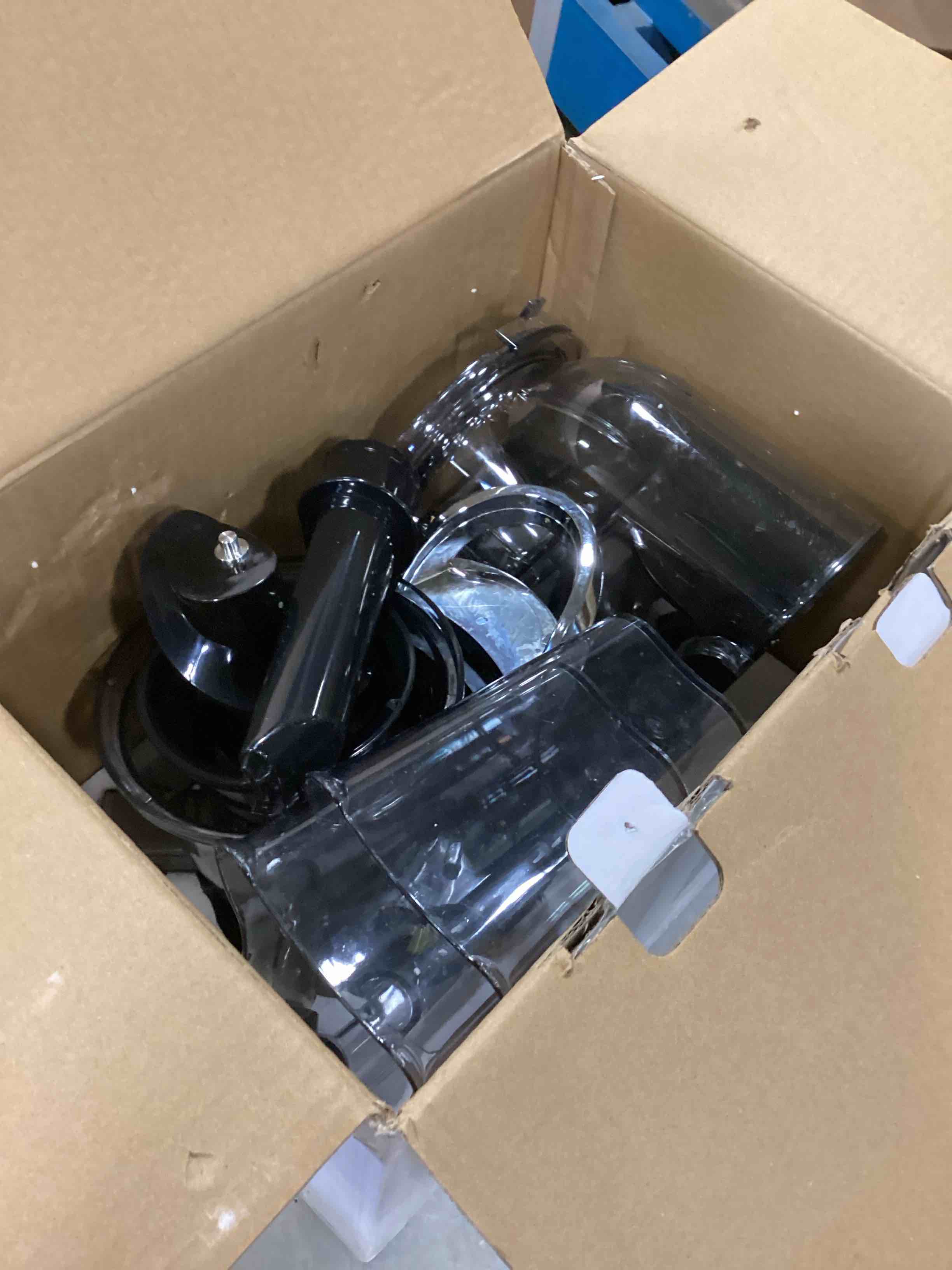 https://s3.amazonaws.com/lotting-images-prod/bidfta/PNK3706518_1746451850367.jpeg