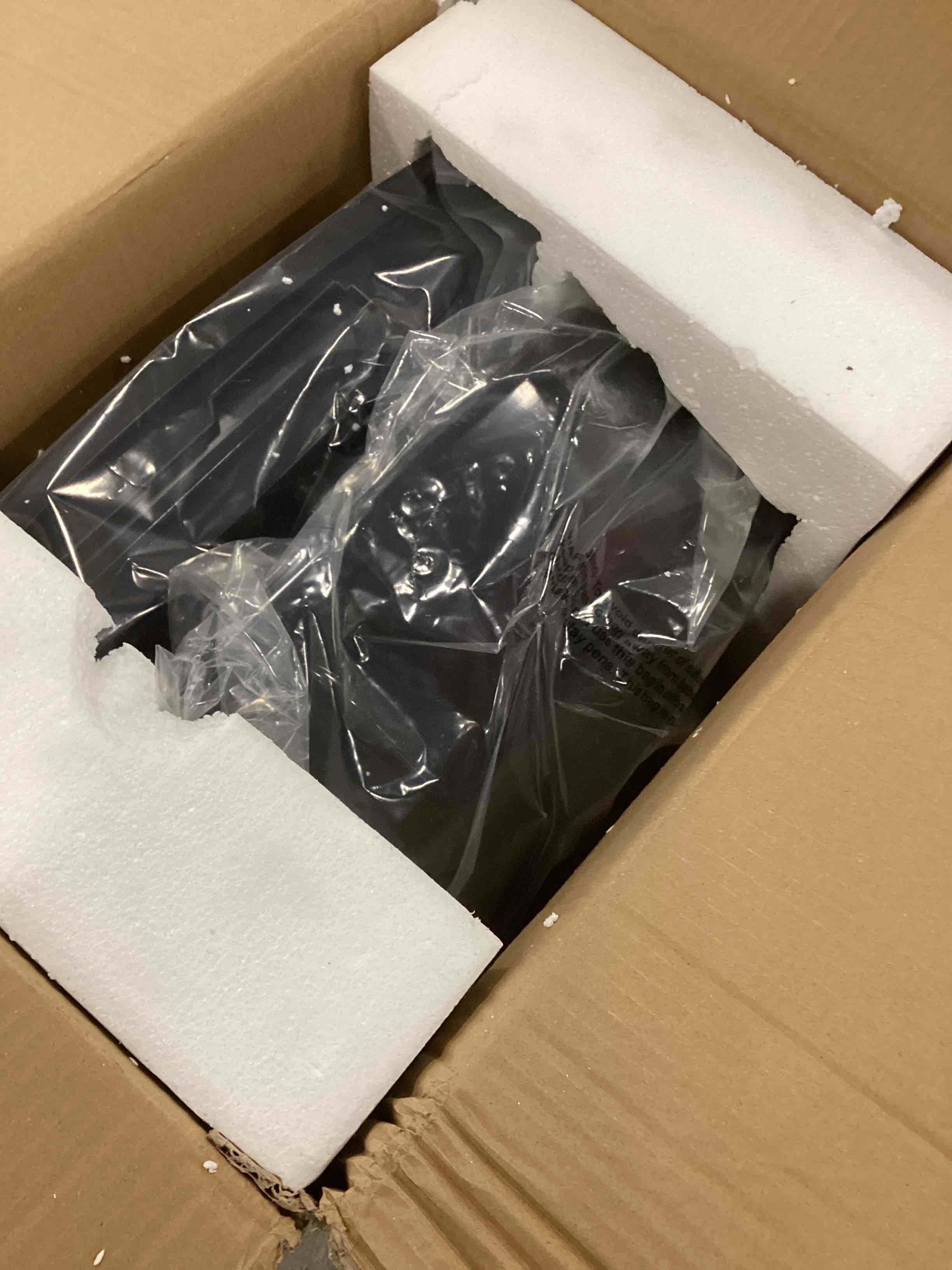 https://s3.amazonaws.com/lotting-images-prod/bidfta/PNK3706891_1746707556392.jpeg