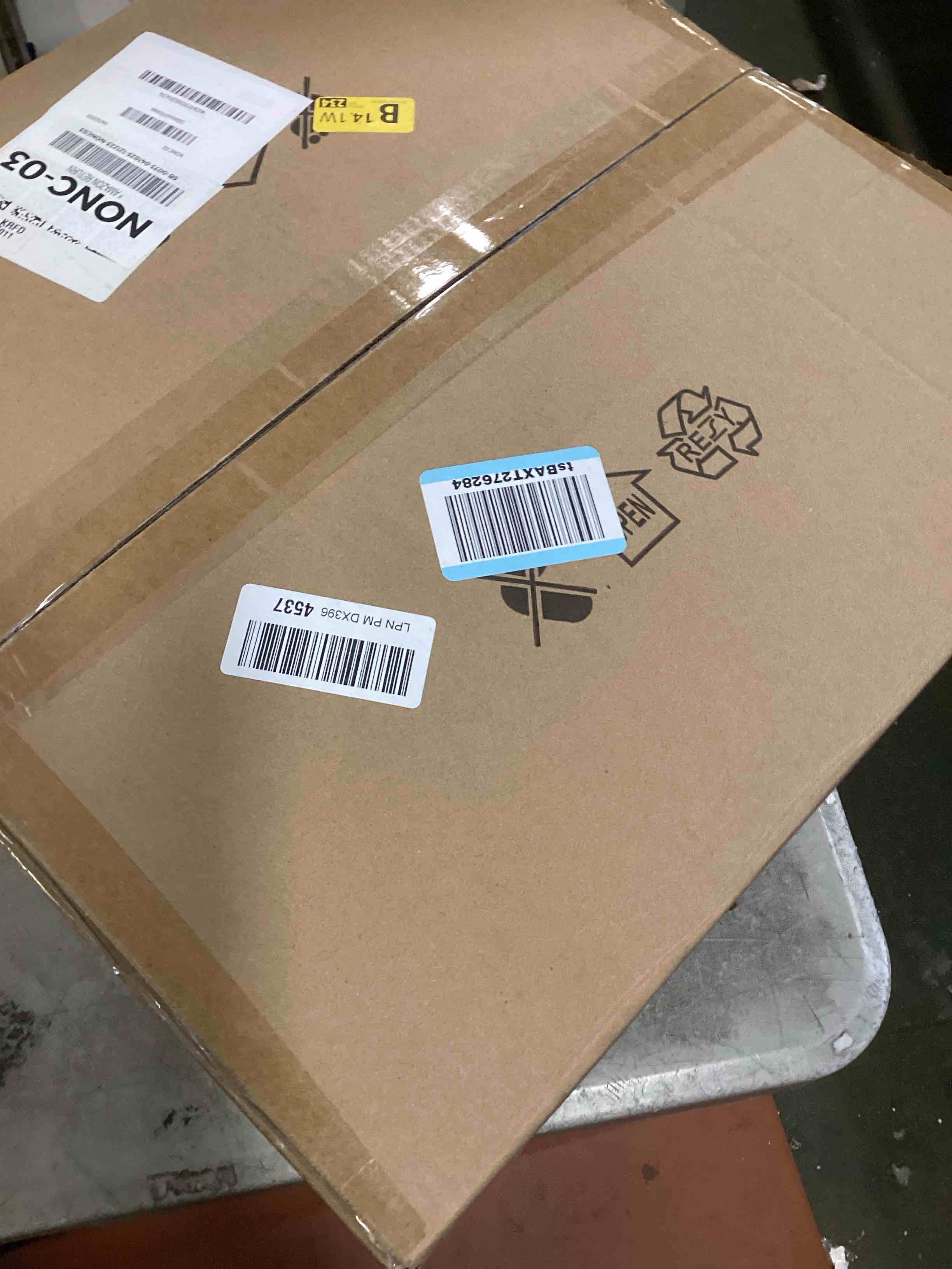 https://s3.amazonaws.com/lotting-images-prod/bidfta/PNK3706964_1746716475181.jpeg