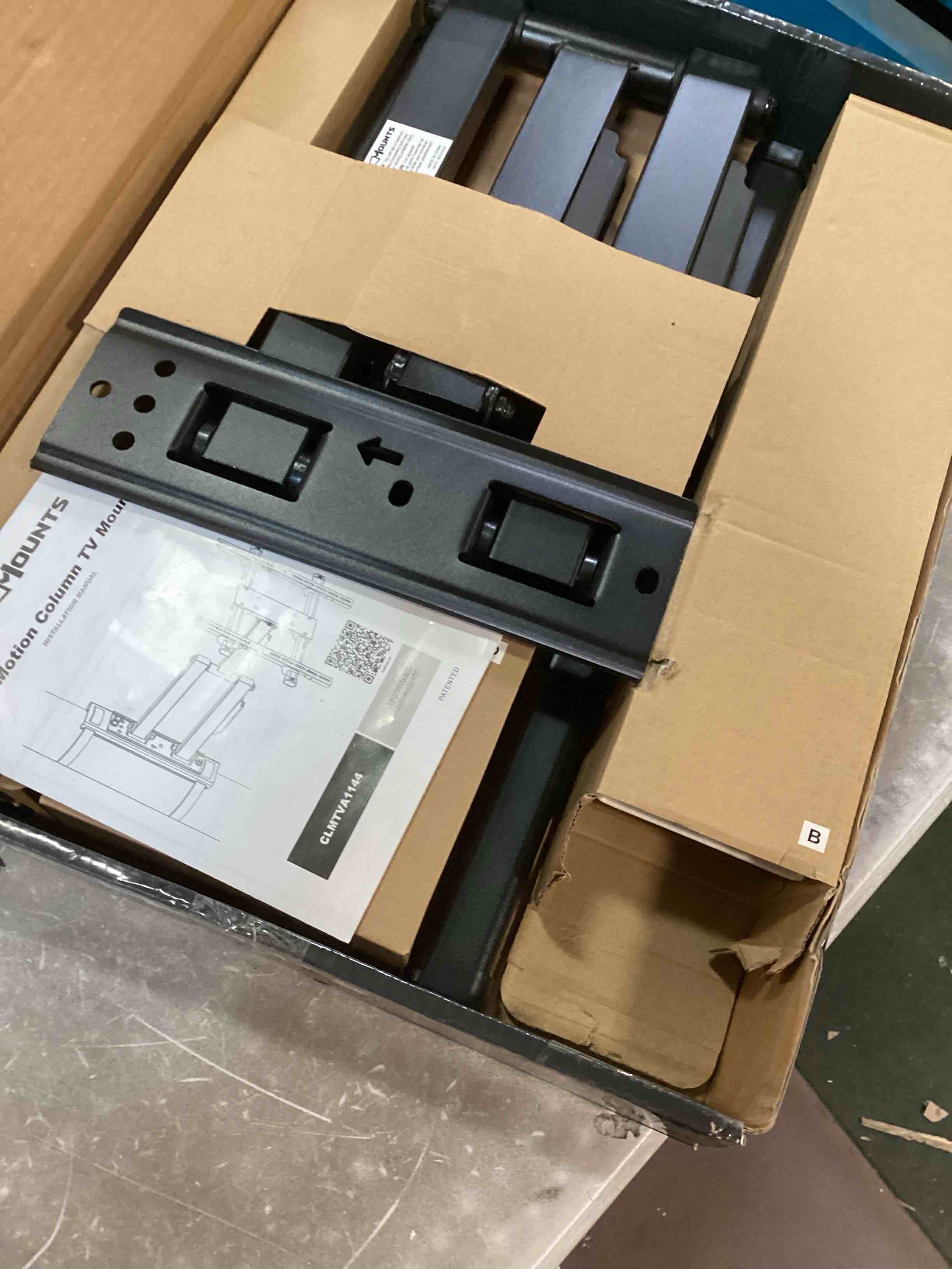 https://s3.amazonaws.com/lotting-images-prod/bidfta/PNK3707785_1747164764527.jpeg