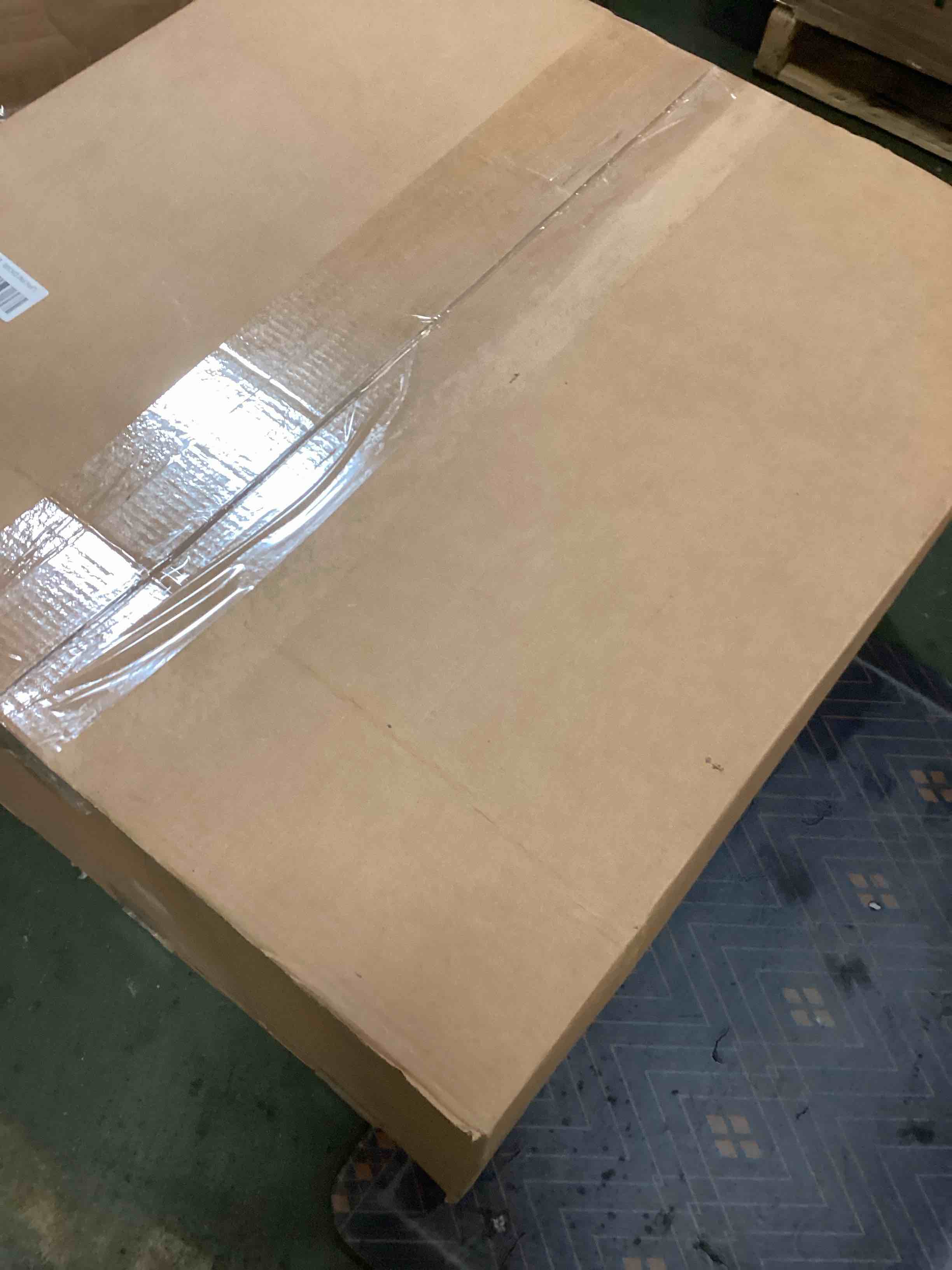 https://s3.amazonaws.com/lotting-images-prod/bidfta/PNK3708065_1747313057536.jpeg