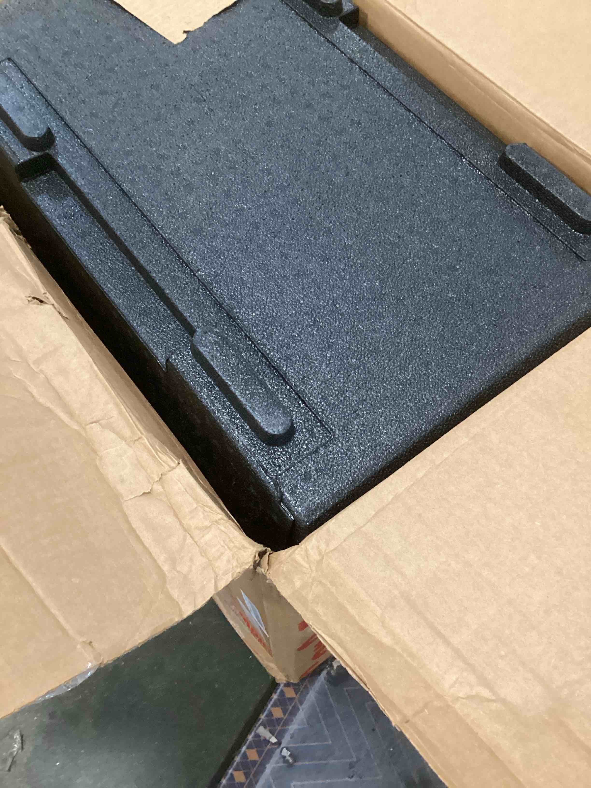 https://s3.amazonaws.com/lotting-images-prod/bidfta/PNK3708790_1747748704846.jpeg