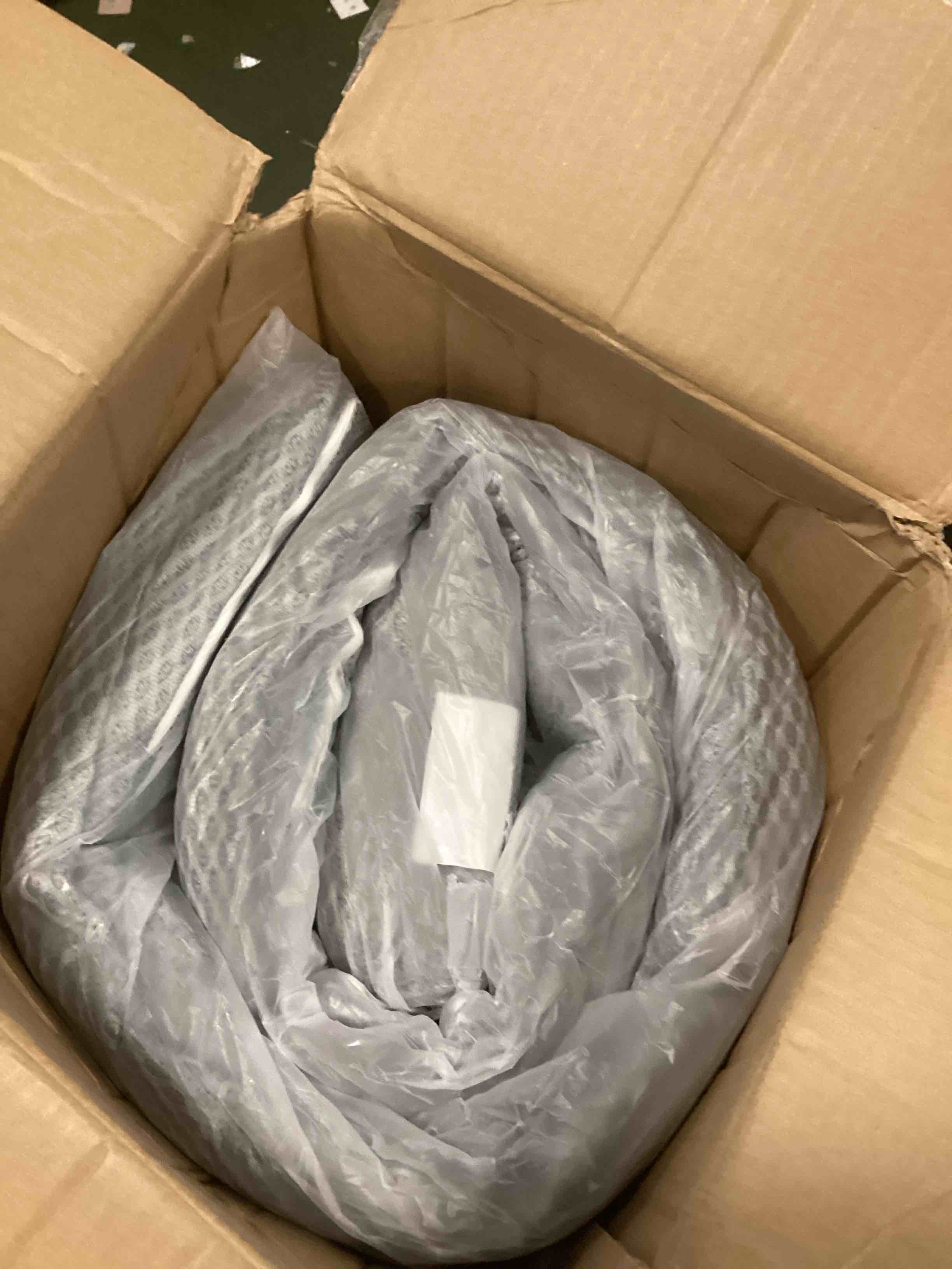 https://s3.amazonaws.com/lotting-images-prod/bidfta/PNK3709040_1746130245628.jpeg