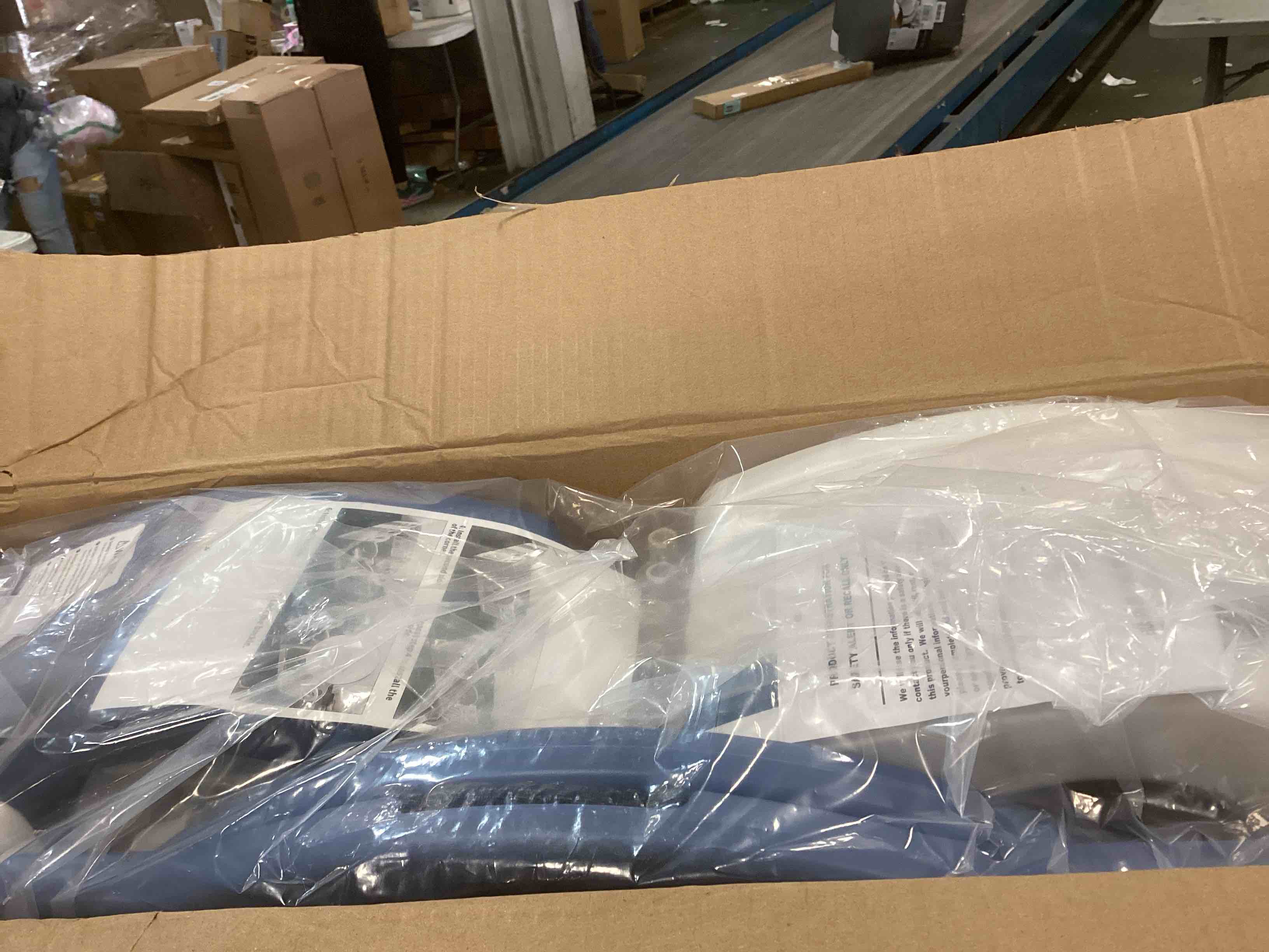 https://s3.amazonaws.com/lotting-images-prod/bidfta/PNK3709102_1746452454994.jpeg