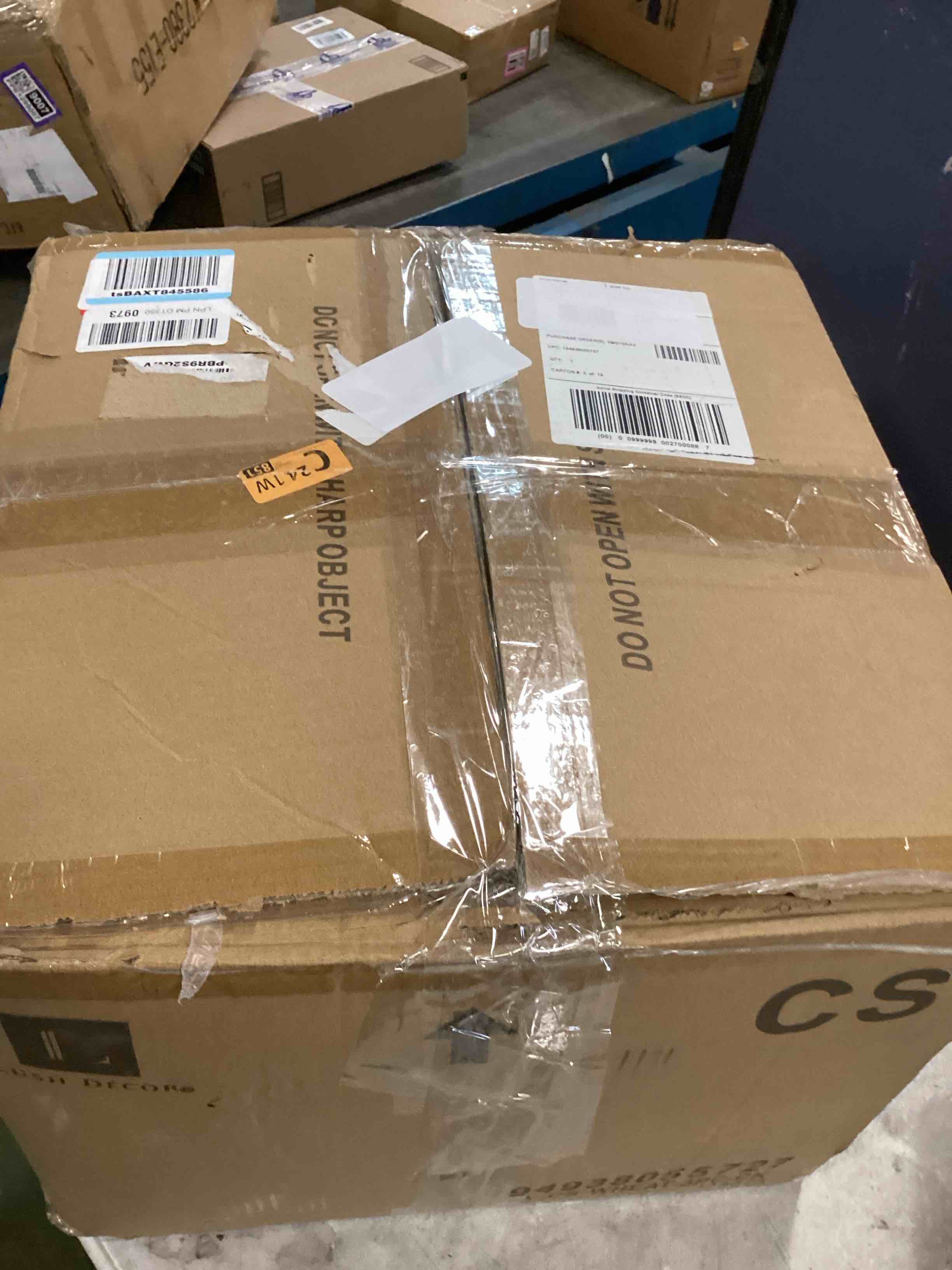 https://s3.amazonaws.com/lotting-images-prod/bidfta/PNK3709288_1746545359280.jpeg