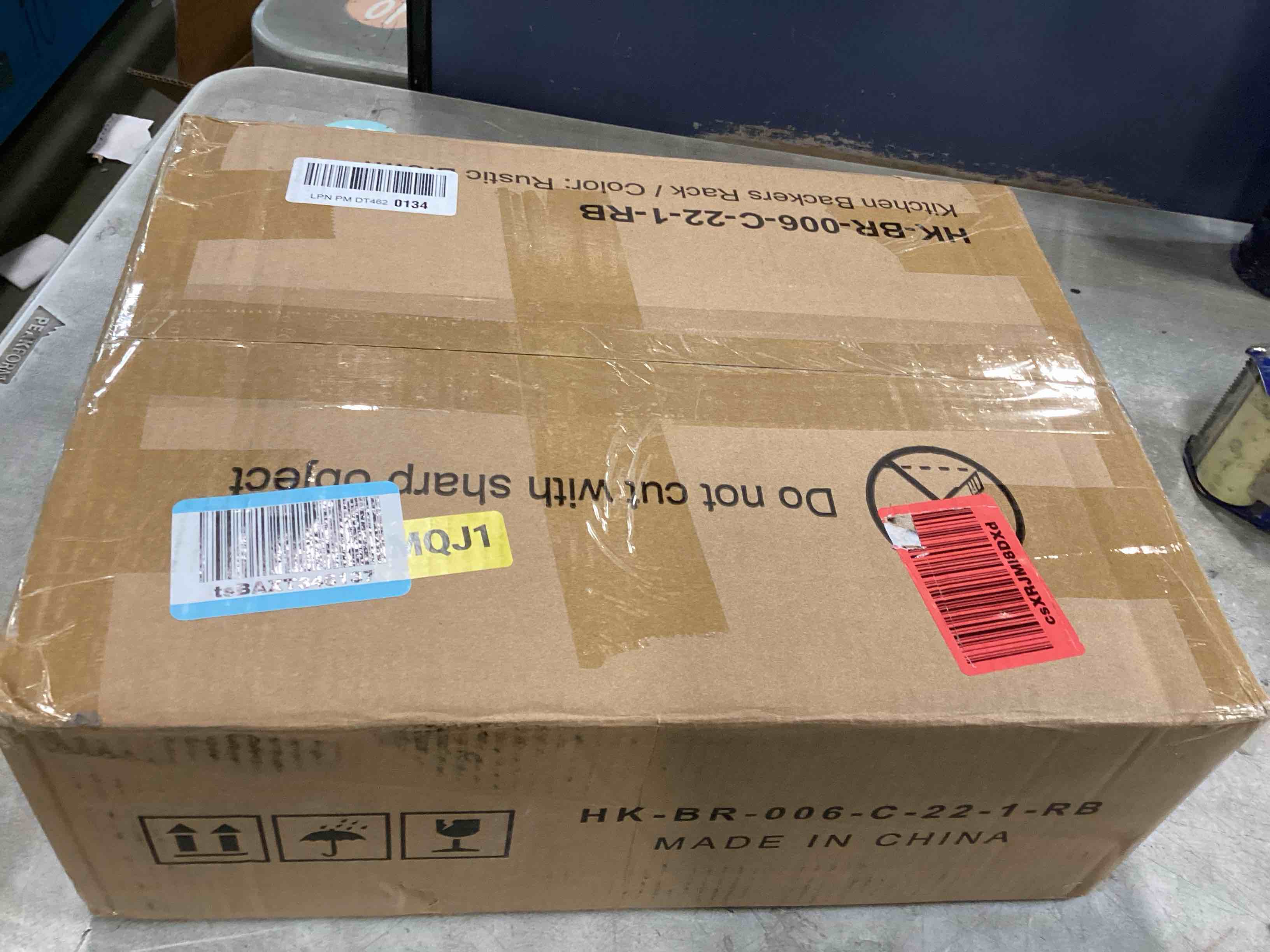 https://s3.amazonaws.com/lotting-images-prod/bidfta/PNK3709348_1746553535619.jpeg