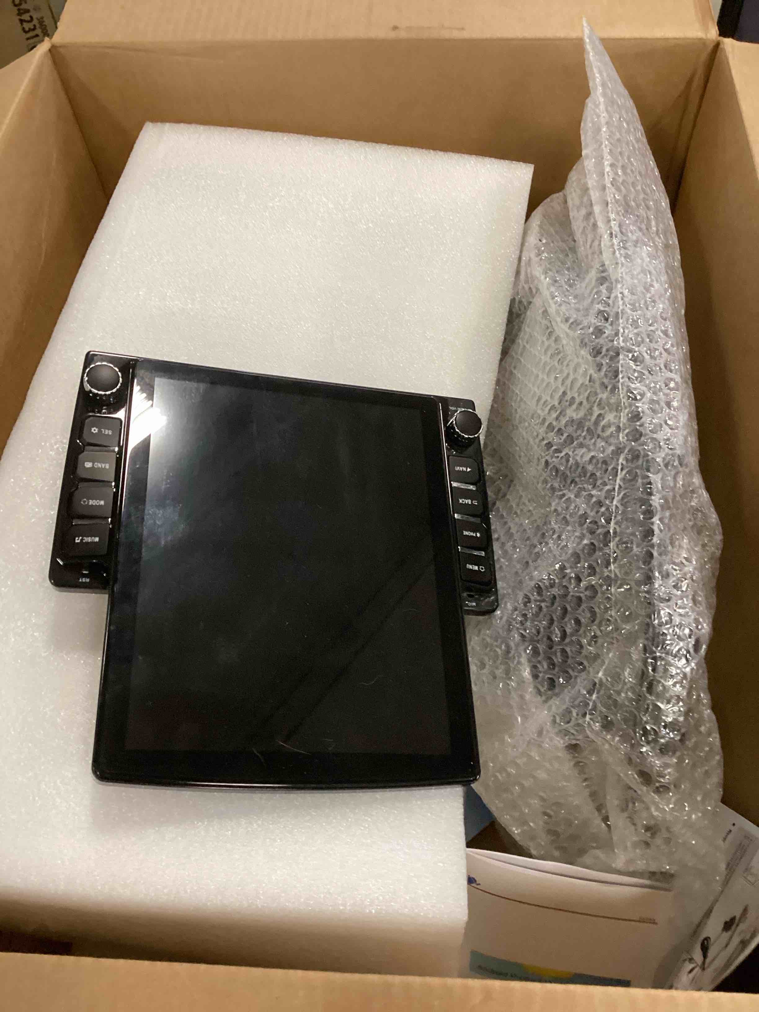 https://s3.amazonaws.com/lotting-images-prod/bidfta/PNK3709358_1746554656205.jpeg