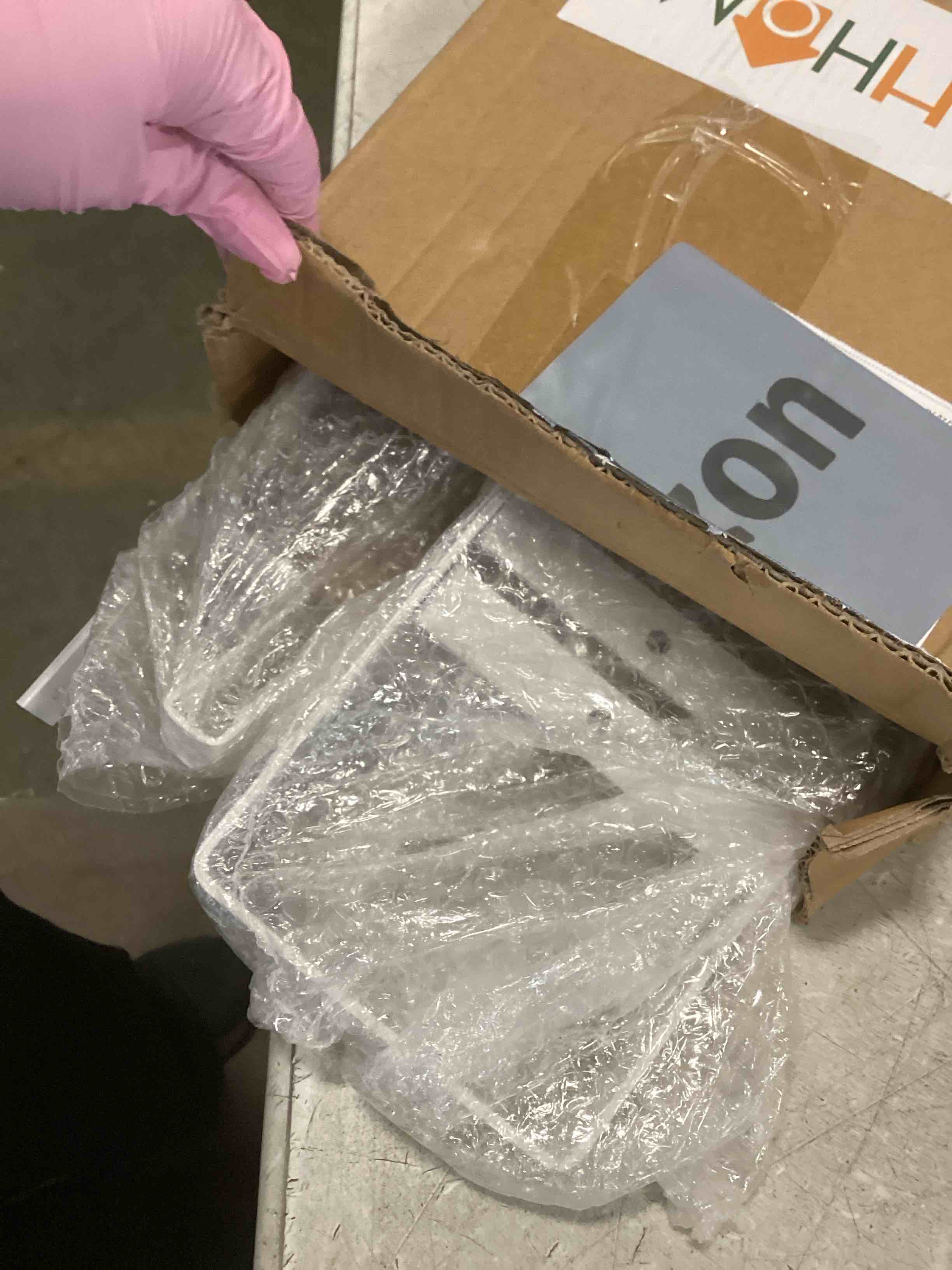 https://s3.amazonaws.com/lotting-images-prod/bidfta/PNK3709515_1746716568957.jpeg
