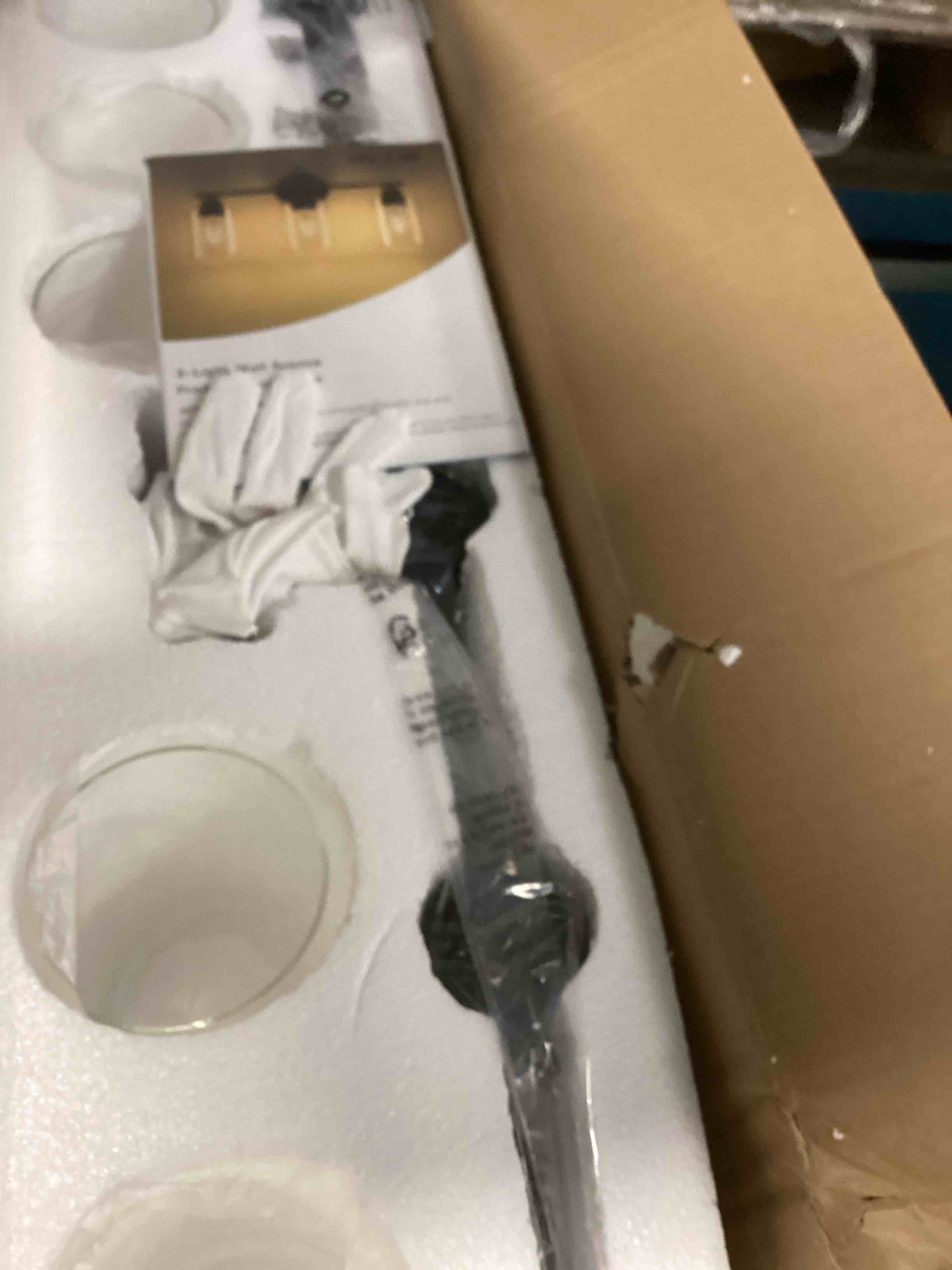 https://s3.amazonaws.com/lotting-images-prod/bidfta/PNK3709559_1746720528697.jpeg