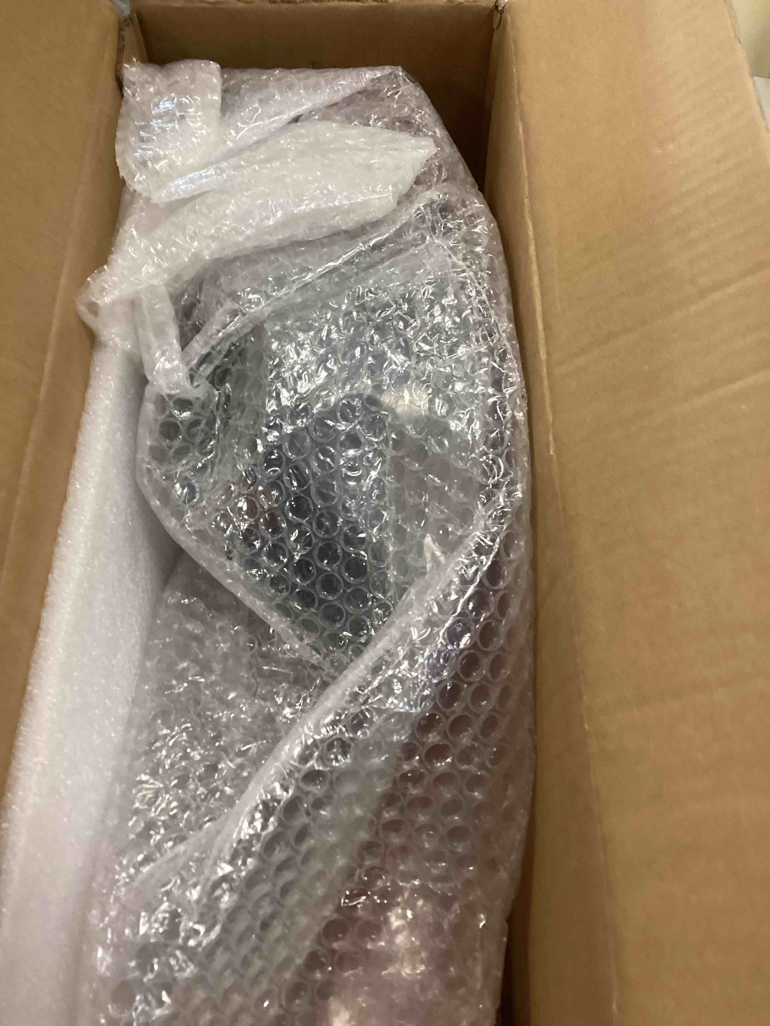 https://s3.amazonaws.com/lotting-images-prod/bidfta/PNK3710035_1747139767206.jpeg