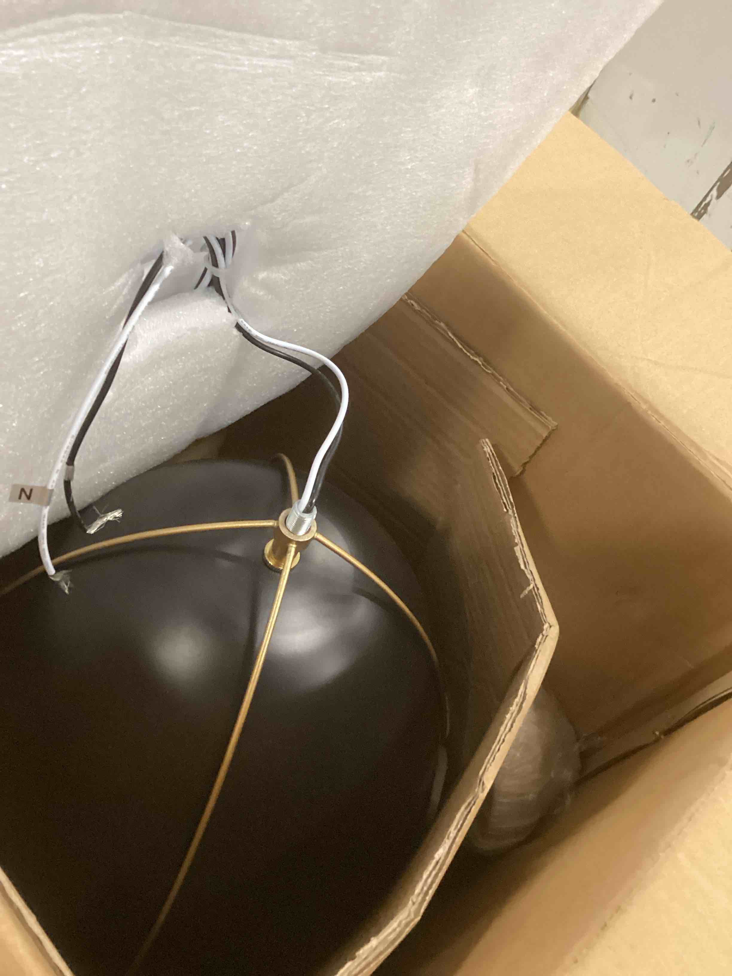 https://s3.amazonaws.com/lotting-images-prod/bidfta/PNK3710083_1747146081004.jpeg