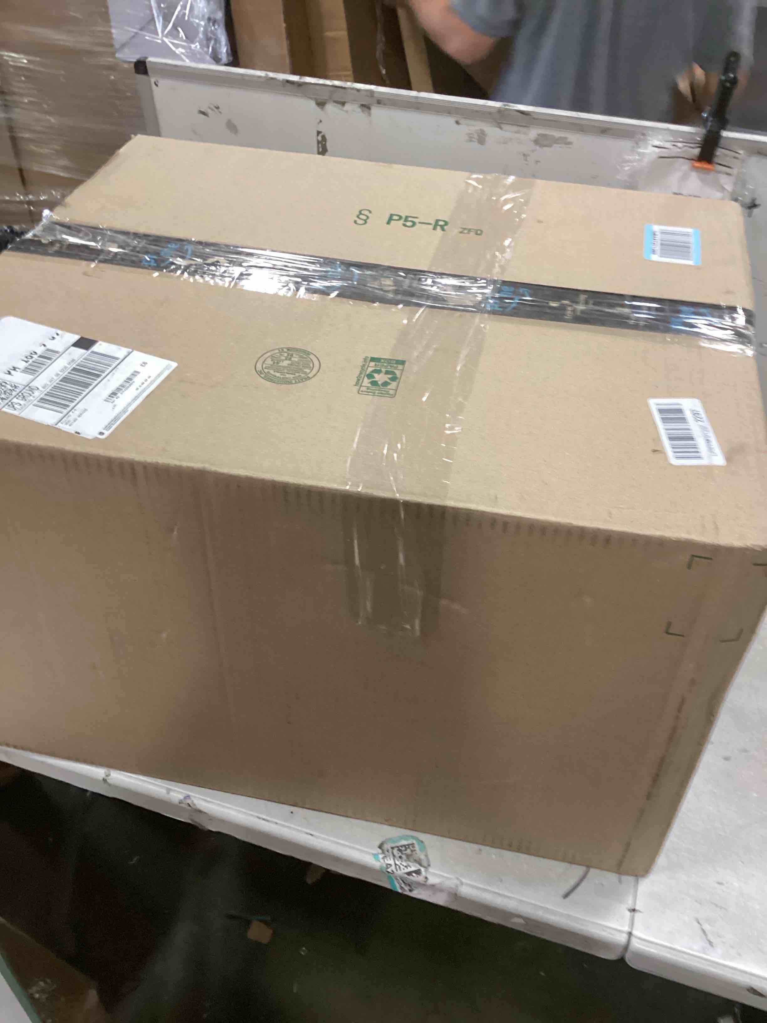 https://s3.amazonaws.com/lotting-images-prod/bidfta/PNK3710113_1747150168232.jpeg