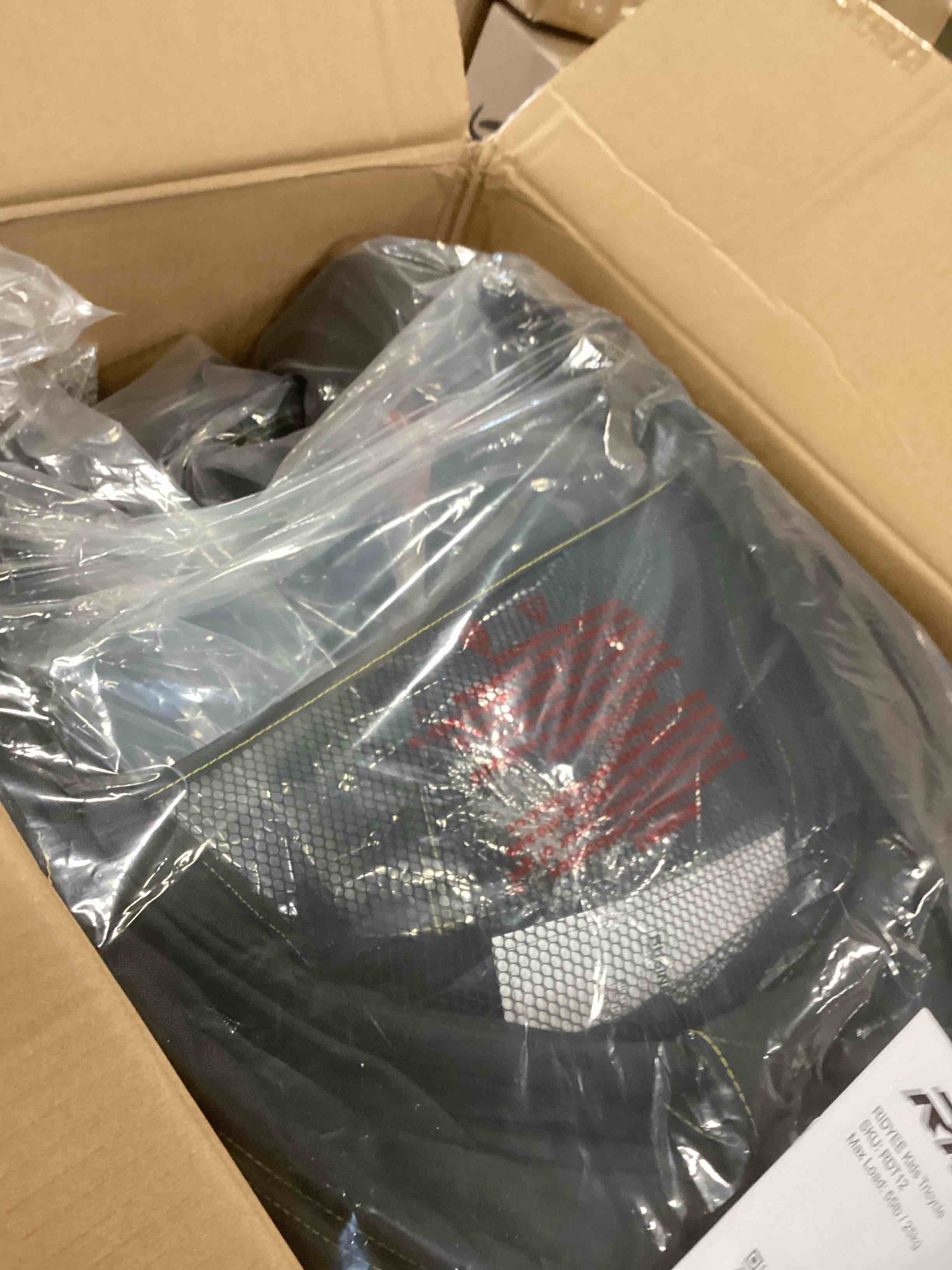 https://s3.amazonaws.com/lotting-images-prod/bidfta/PNK3710649_1747337497501.jpeg