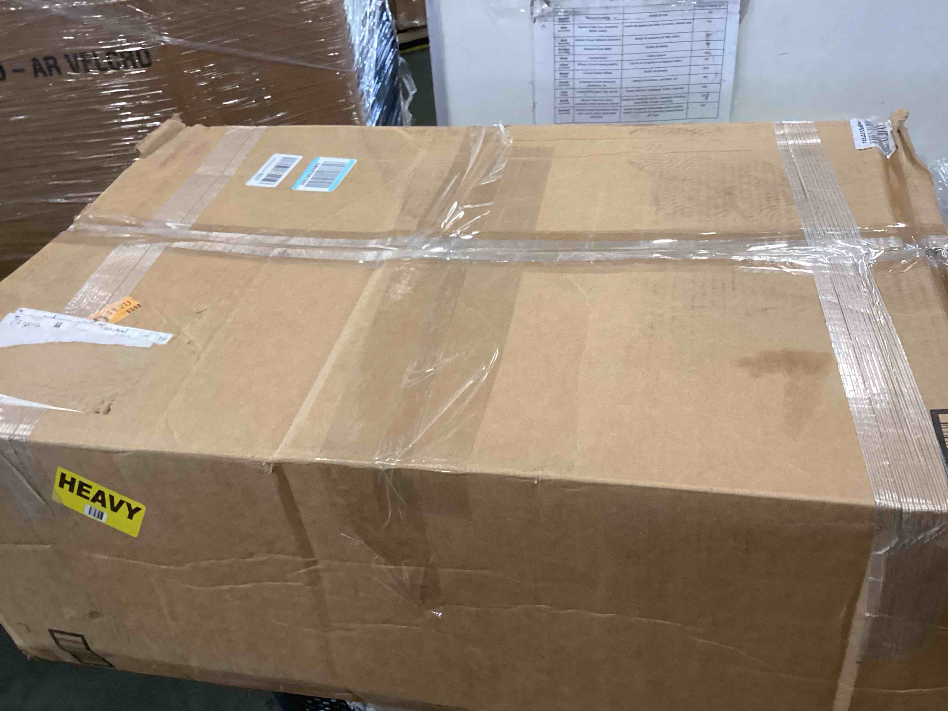 https://s3.amazonaws.com/lotting-images-prod/bidfta/PNK3710675_1747339497527.jpeg