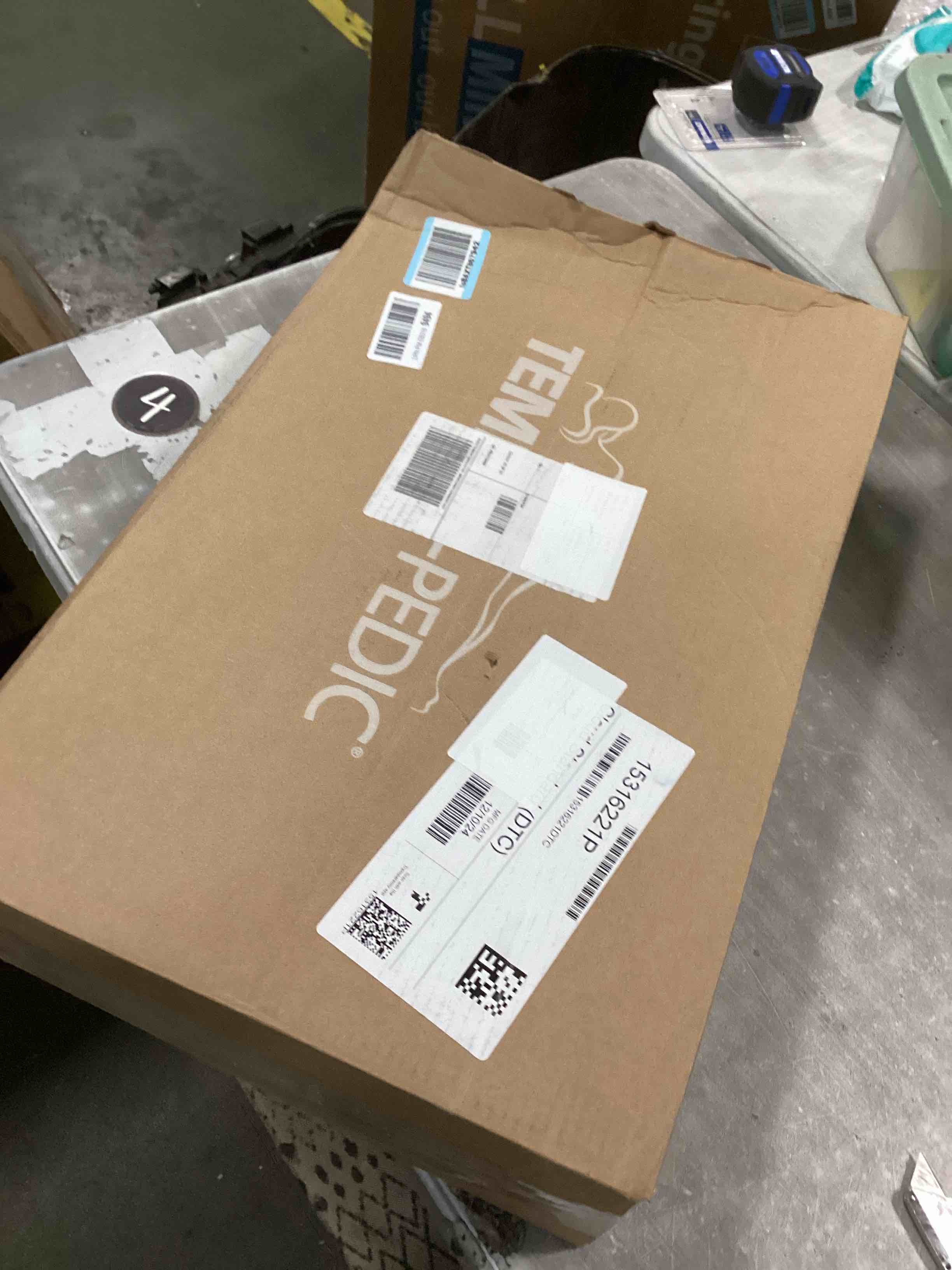 https://s3.amazonaws.com/lotting-images-prod/bidfta/PNK3711868_1748348741543.jpeg