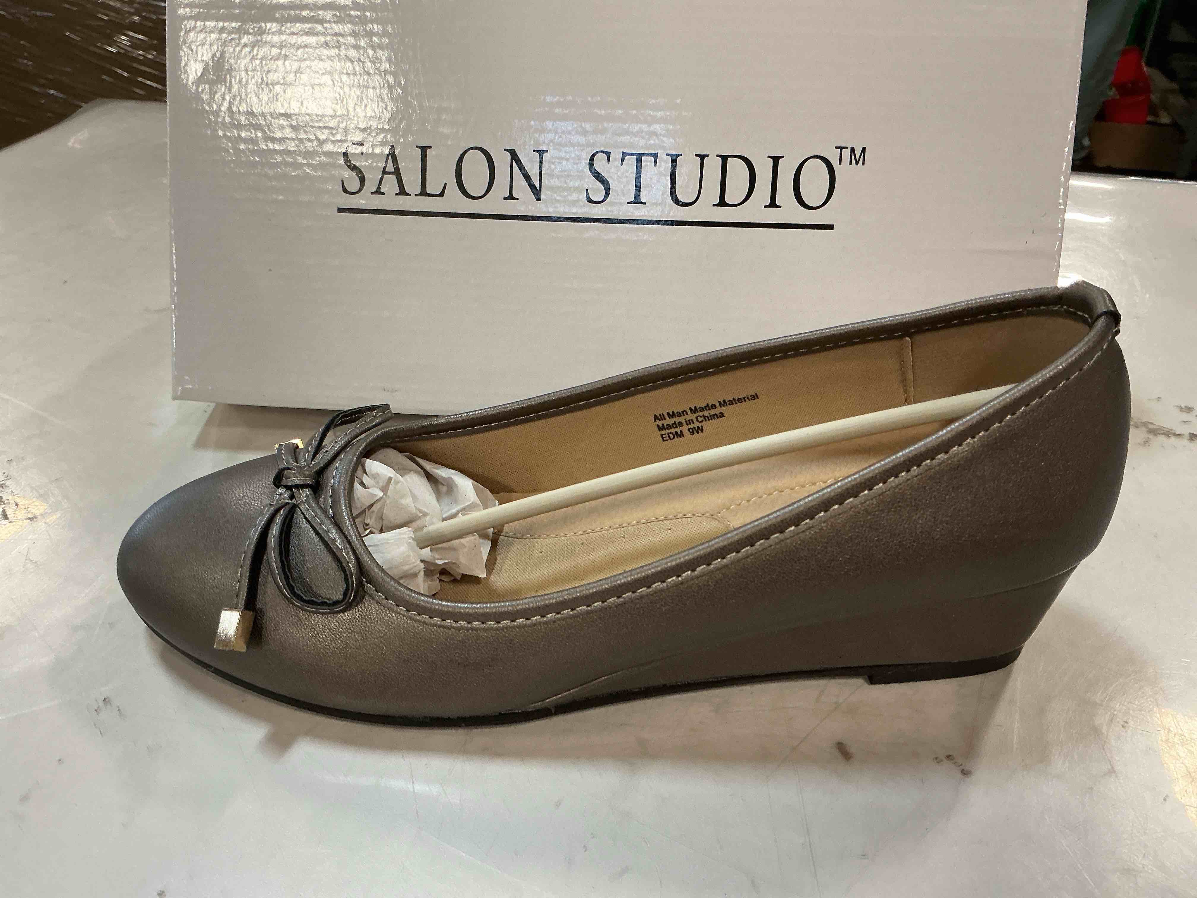 Salon Studio Women’s Soft Cushion Comfort Round Toe Metal Trim Dress Shoes, Size 9W