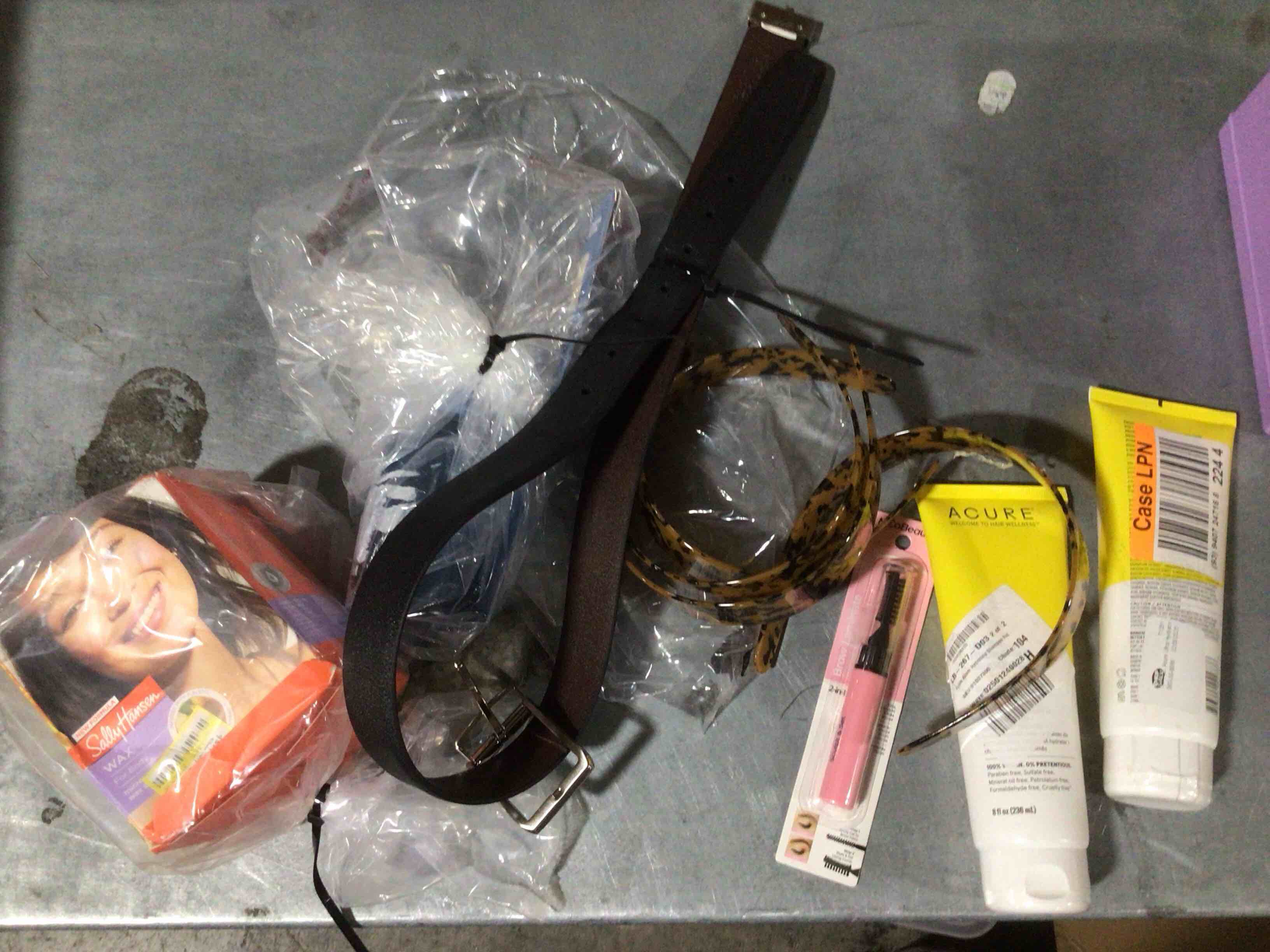 Condition photo showing As Is for Everyday Items, Approximately 50 Items 