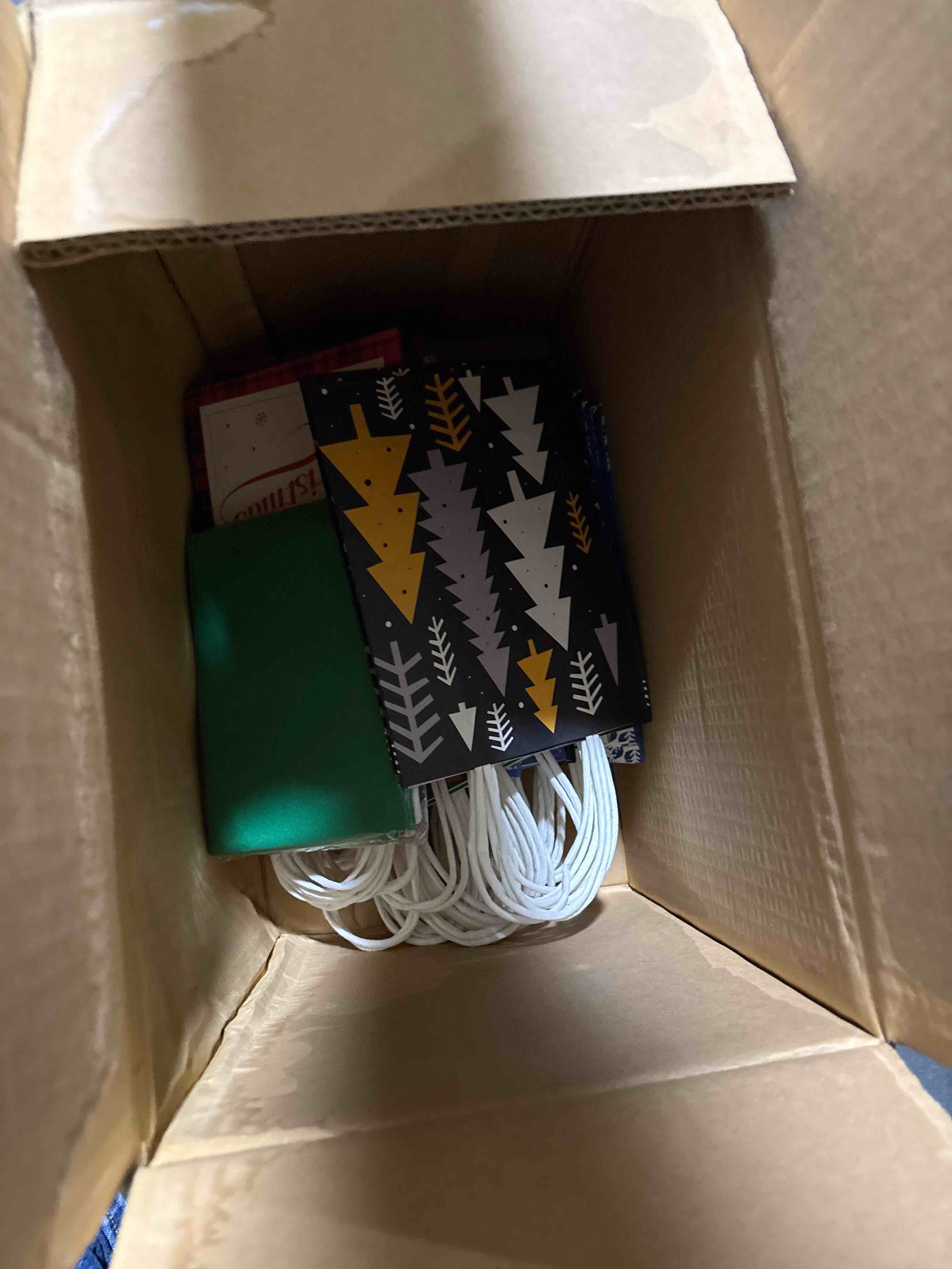 Condition photo showing New/Like New for Cholemy 40 Pieces Christmas Gift Bags with Tissue Paper Bulk Kraft Christmas Bags with Handle for Christmas Holiday Birthday Shopping Parties Gift Wrapping (5.91 x 8.27 x 3.15 Inch)
