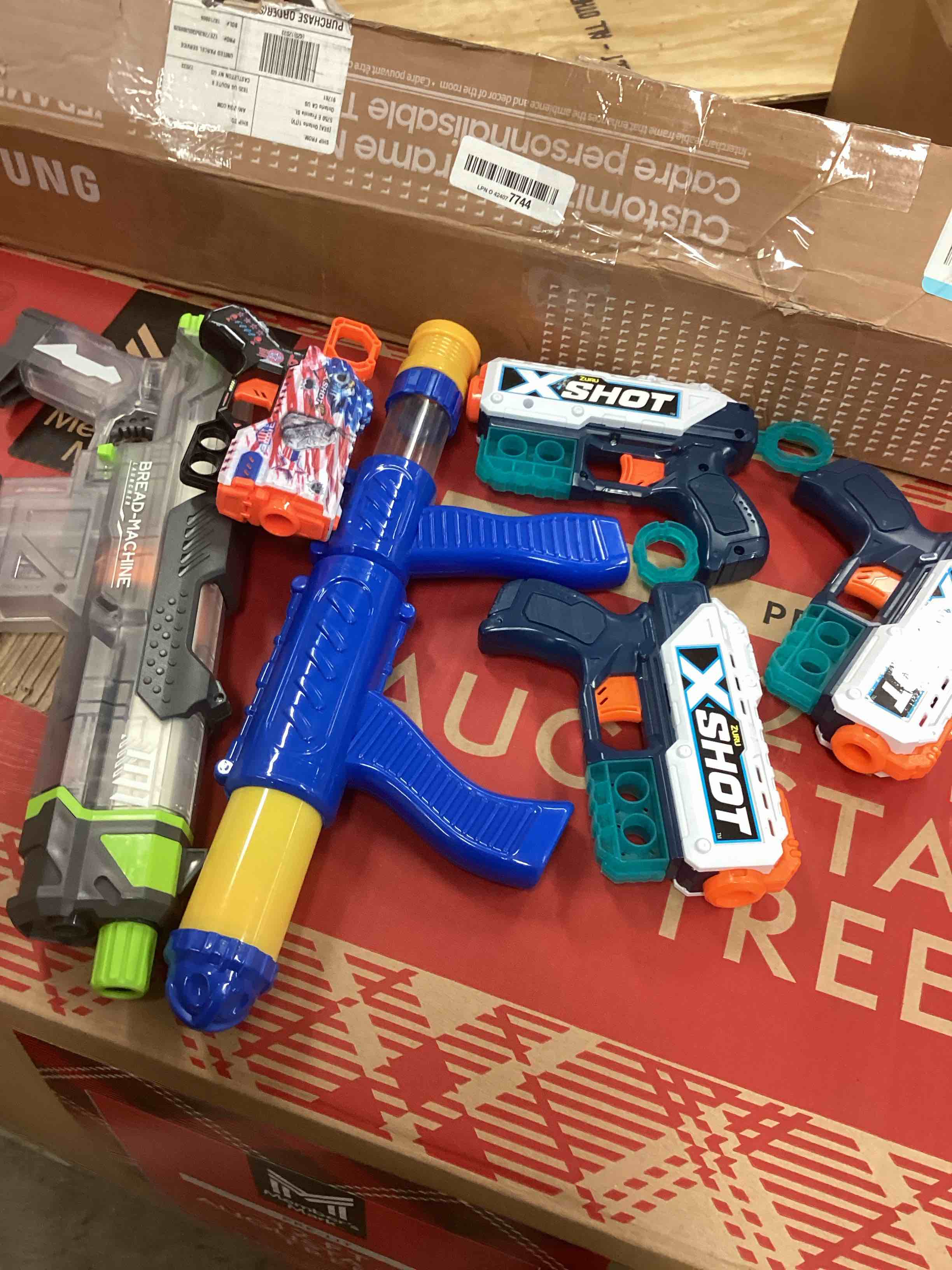 (case of 6 pcs) Assorted Skins Dread & Menace by ZURU, Easy Reload,Toys ,  (Smalls/bigs) 