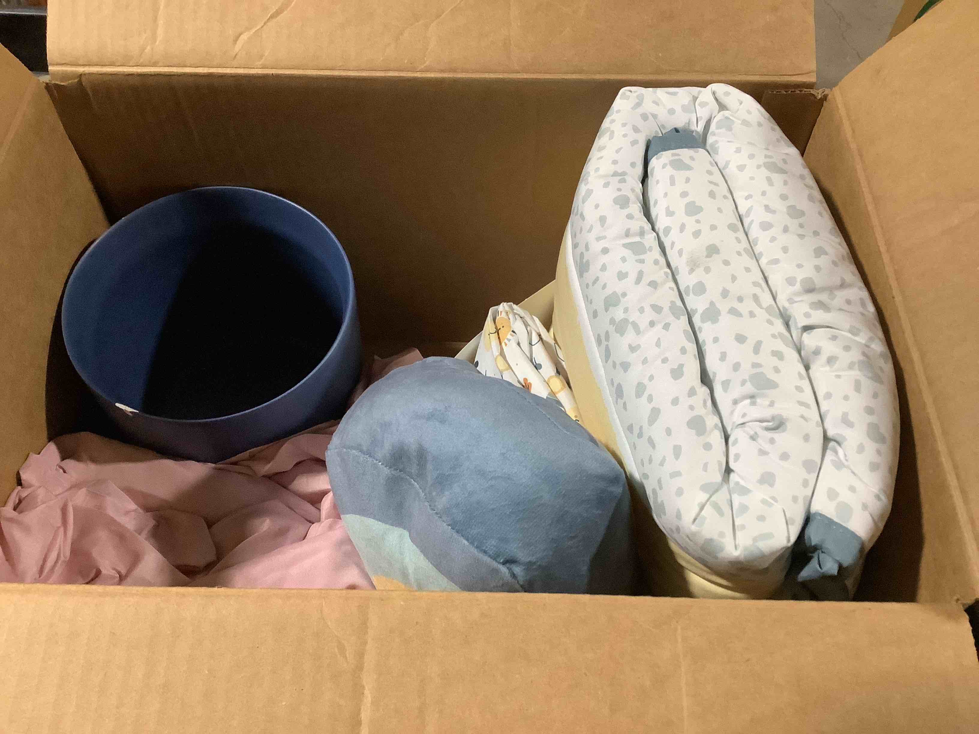 box lot of miscellaneous items 