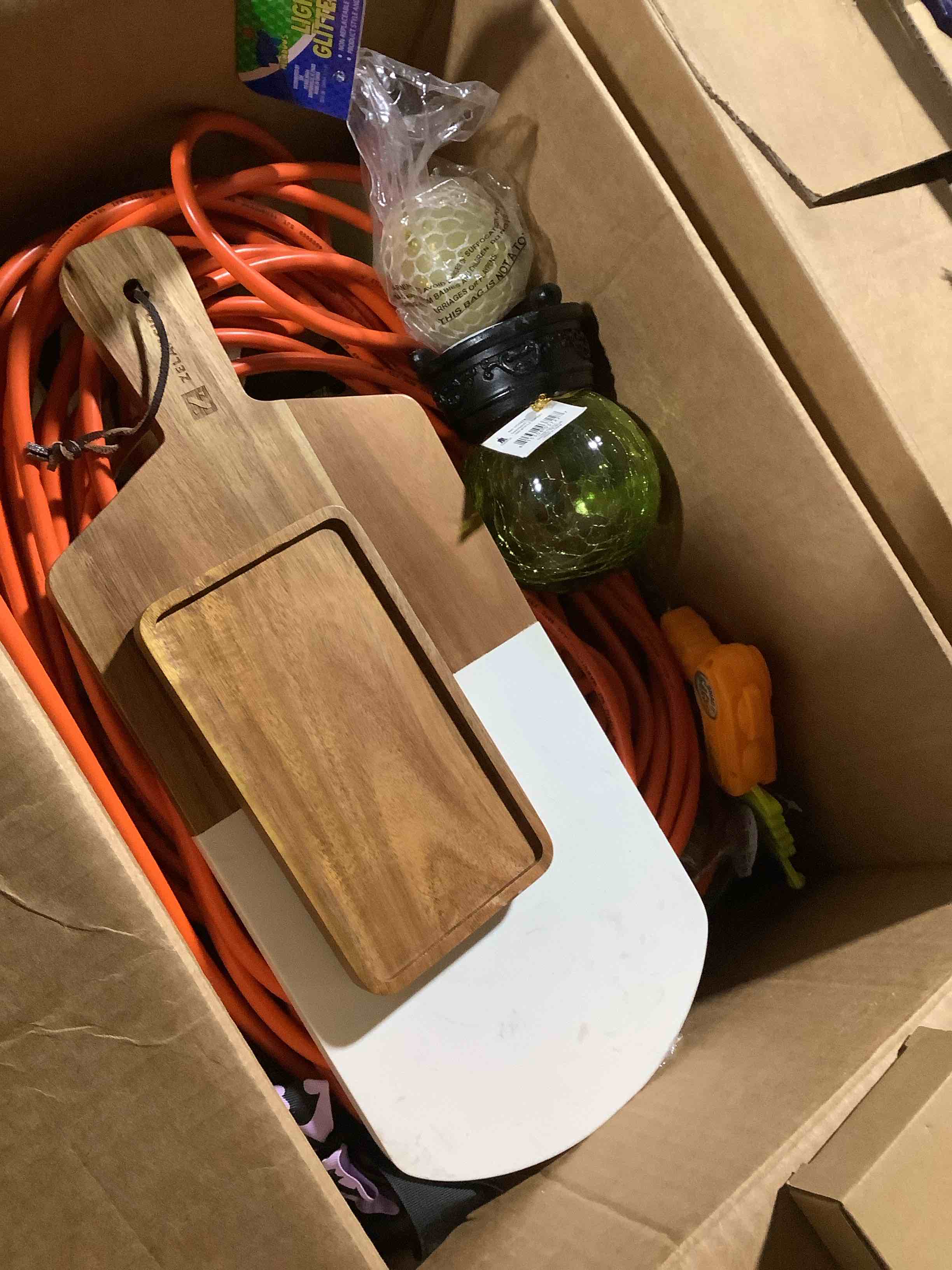 Condition photo showing Good Condition for box lot of miscellaneous items 