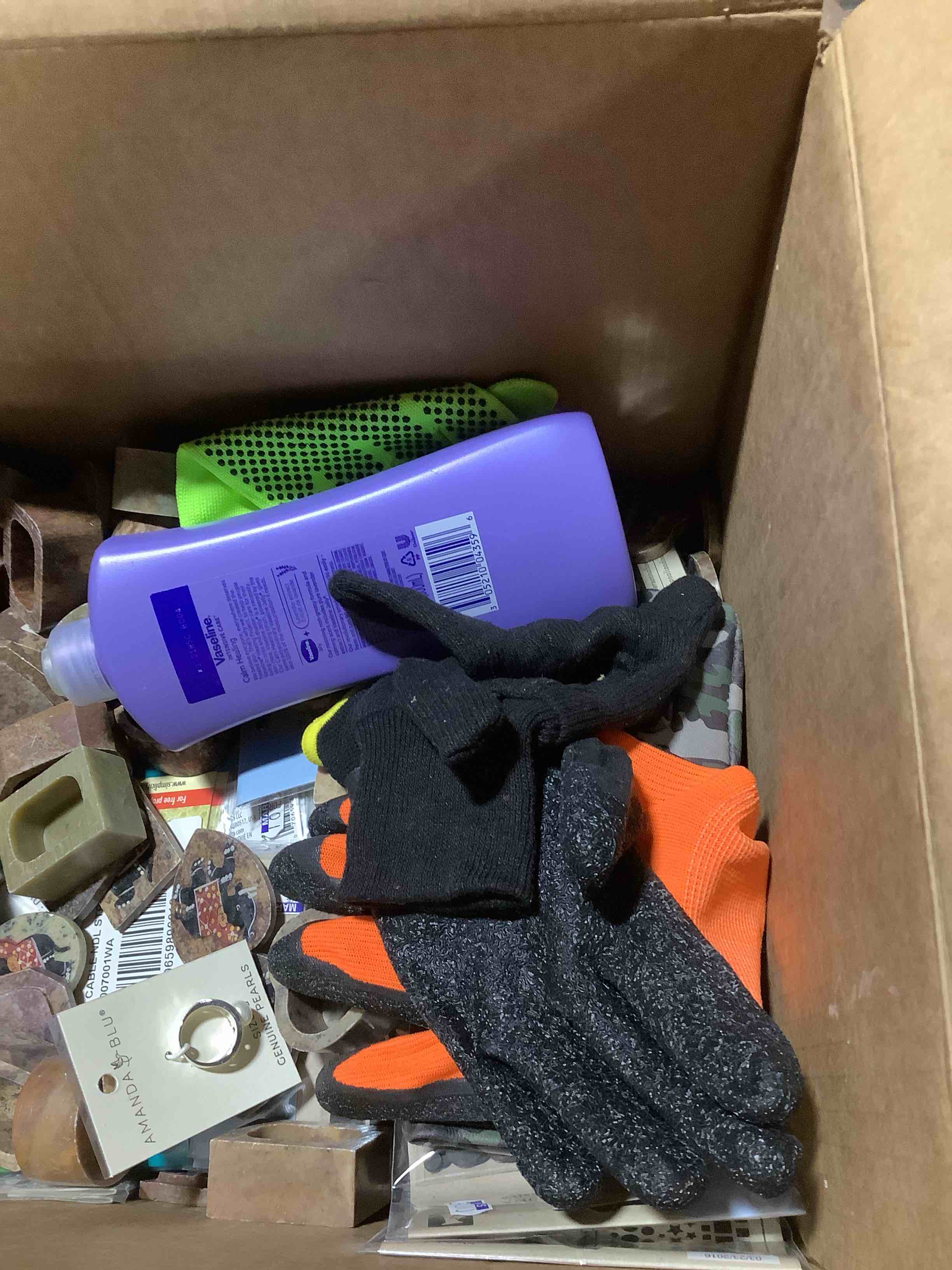 Condition photo showing Good Condition for box lot of miscellaneous items 