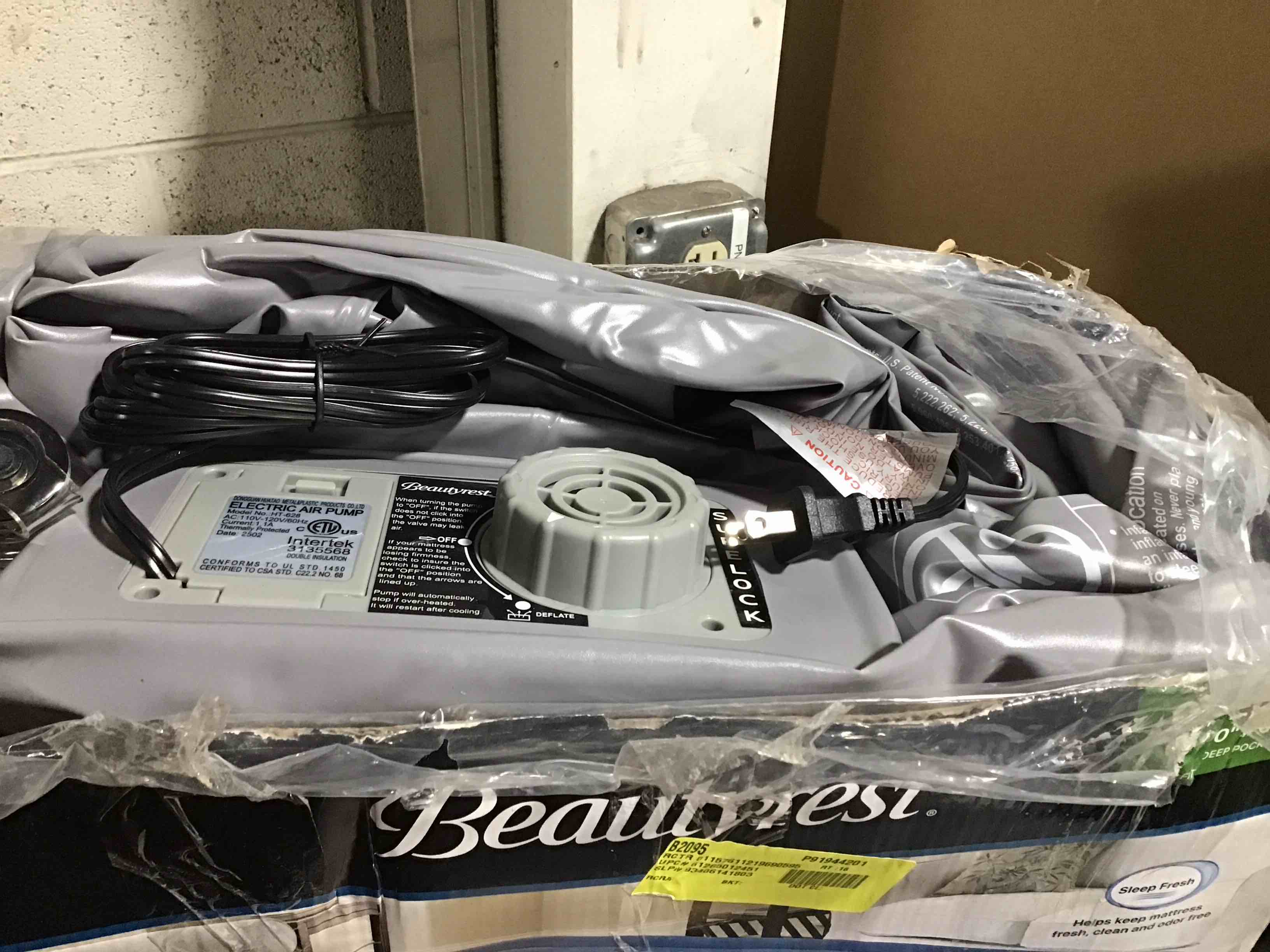 Condition photo showing Good Condition for Beautyrest Extraordinaire 18  Queen Inflatable Blow up Air Bed Mattress with Built-in Pump