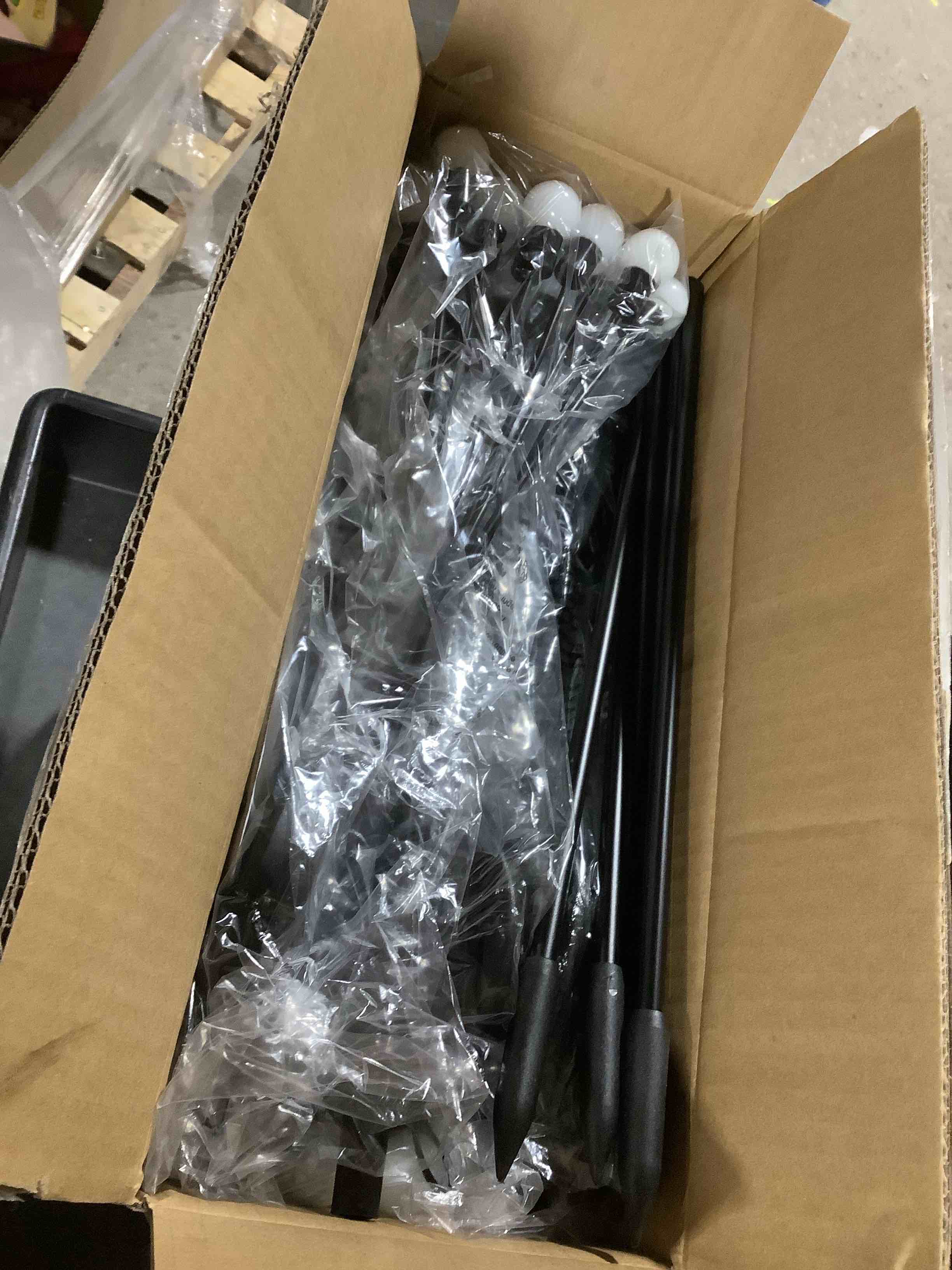 Condition photo showing Good Condition for deck impressions solar stake lights 6 pack 