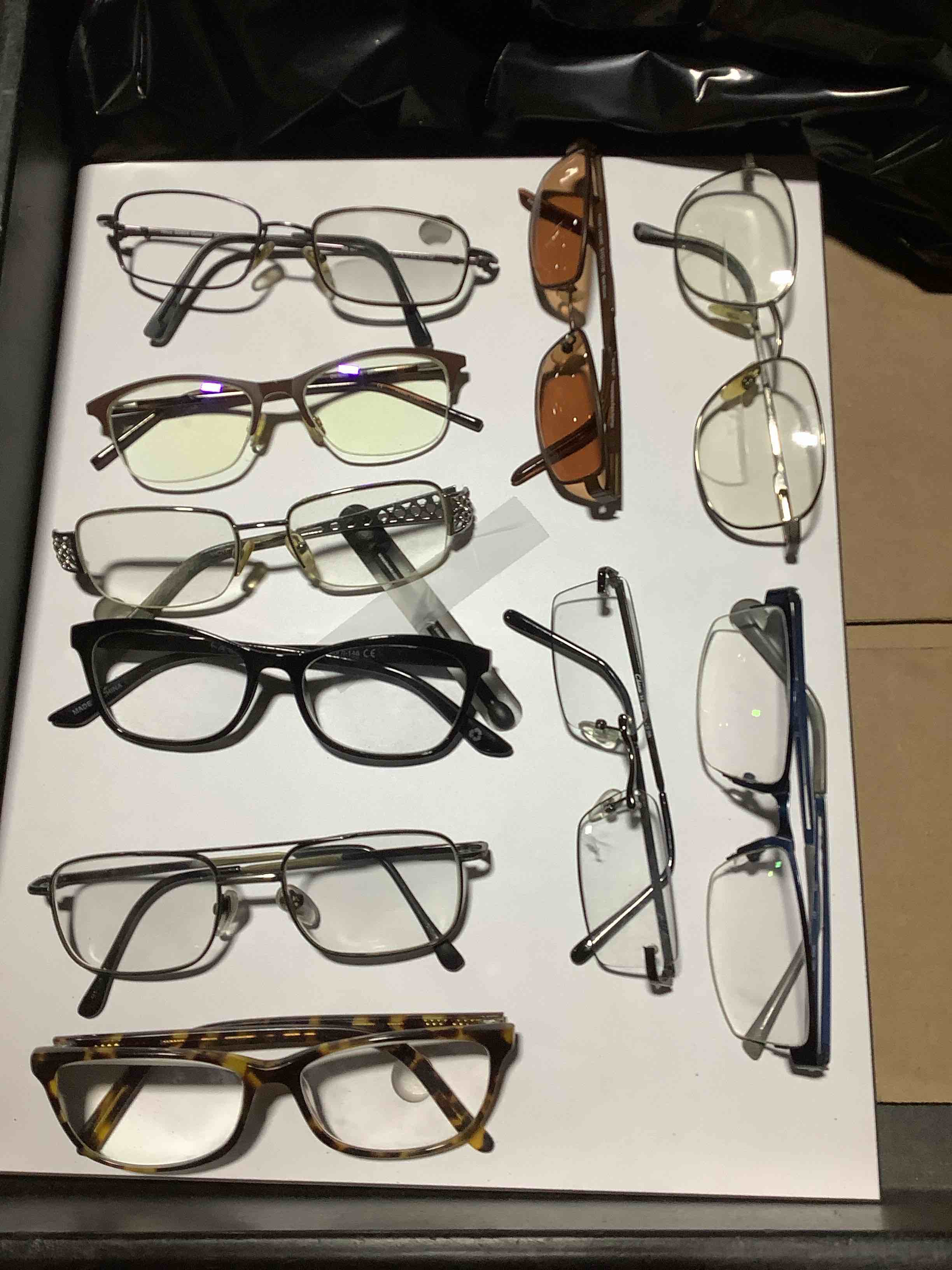 ASSORTEDOF SIGHT LENSES OF DIFFERENT TYPES AND BRANDS.