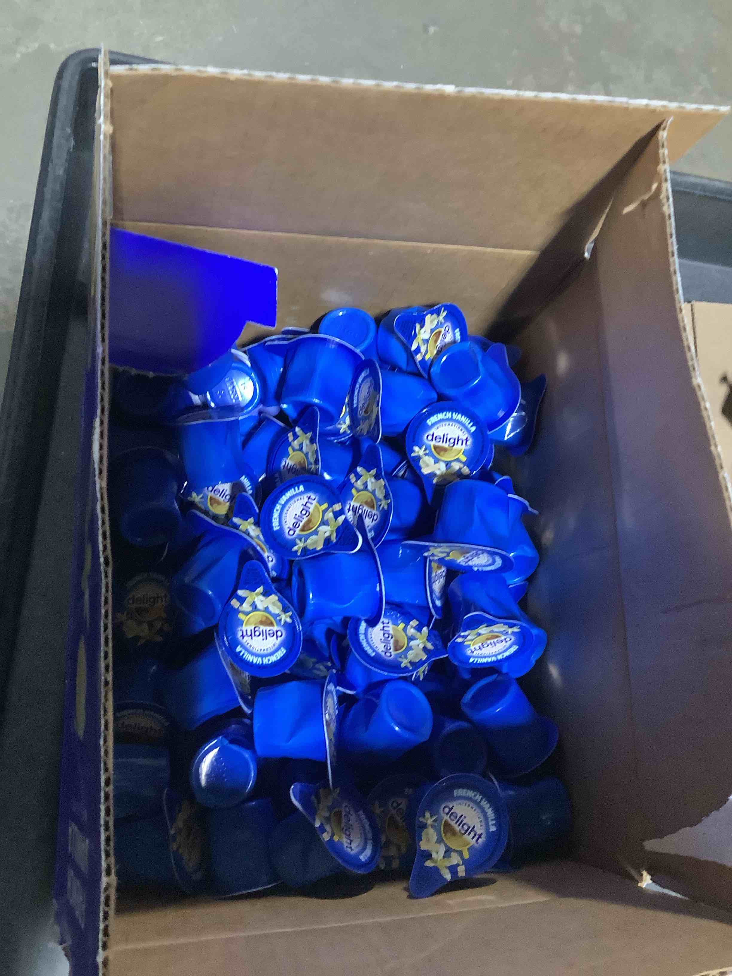 Condition photo showing New/Like New for International Delight, French Vanilla, Single-Serve Coffee Creamers, 192 Count (Pack of 1), Shelf Stable Non-Dairy Flavored Coffee Creamer, Great for Home Use, Offices, Parties or Group Events French Vanilla 192 Count (Pack of 1)