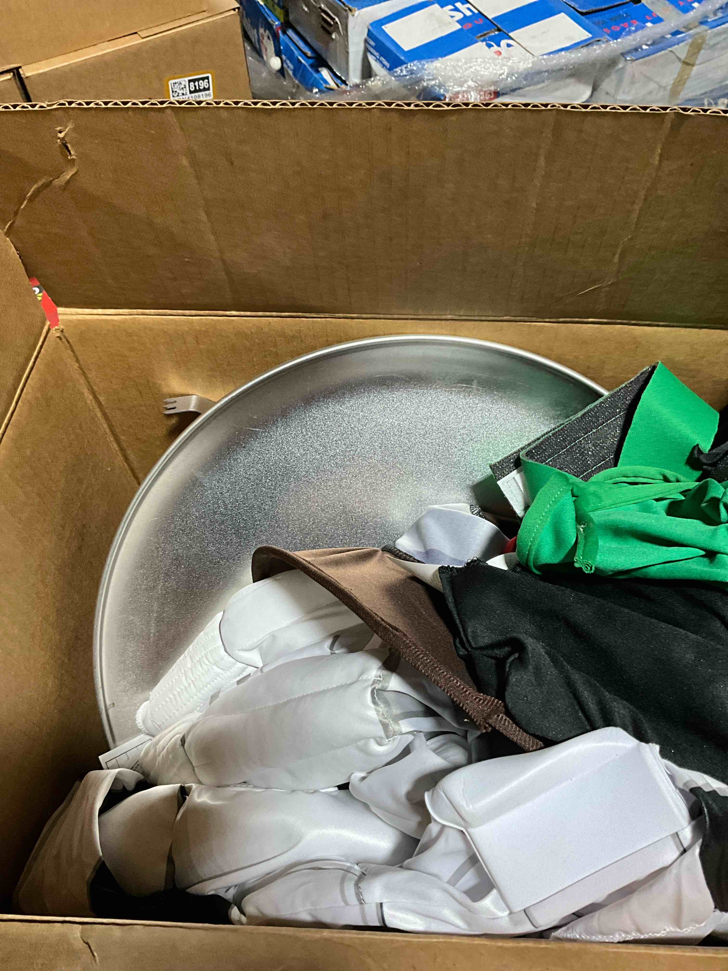 Condition photo showing Good Condition for box lot of miscellaneous items 