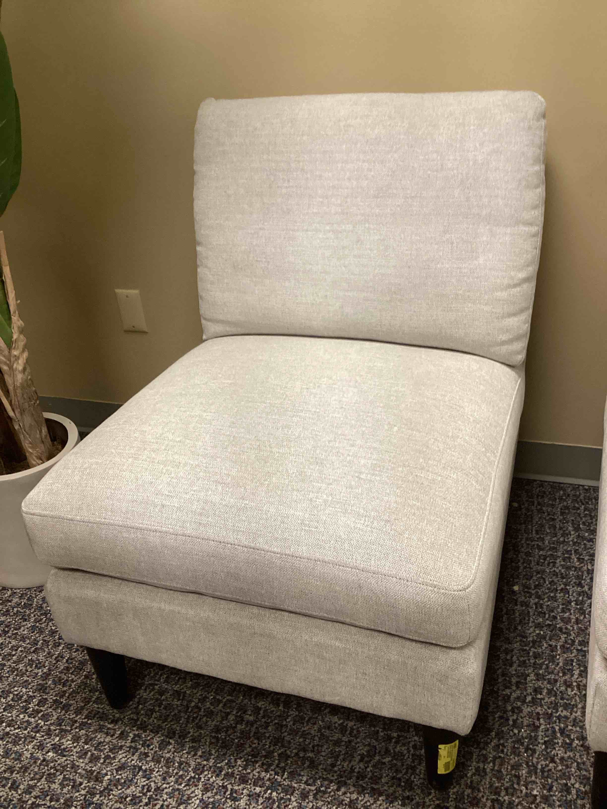 Condition photo showing Good Condition for Member's Mark Accent Chair 