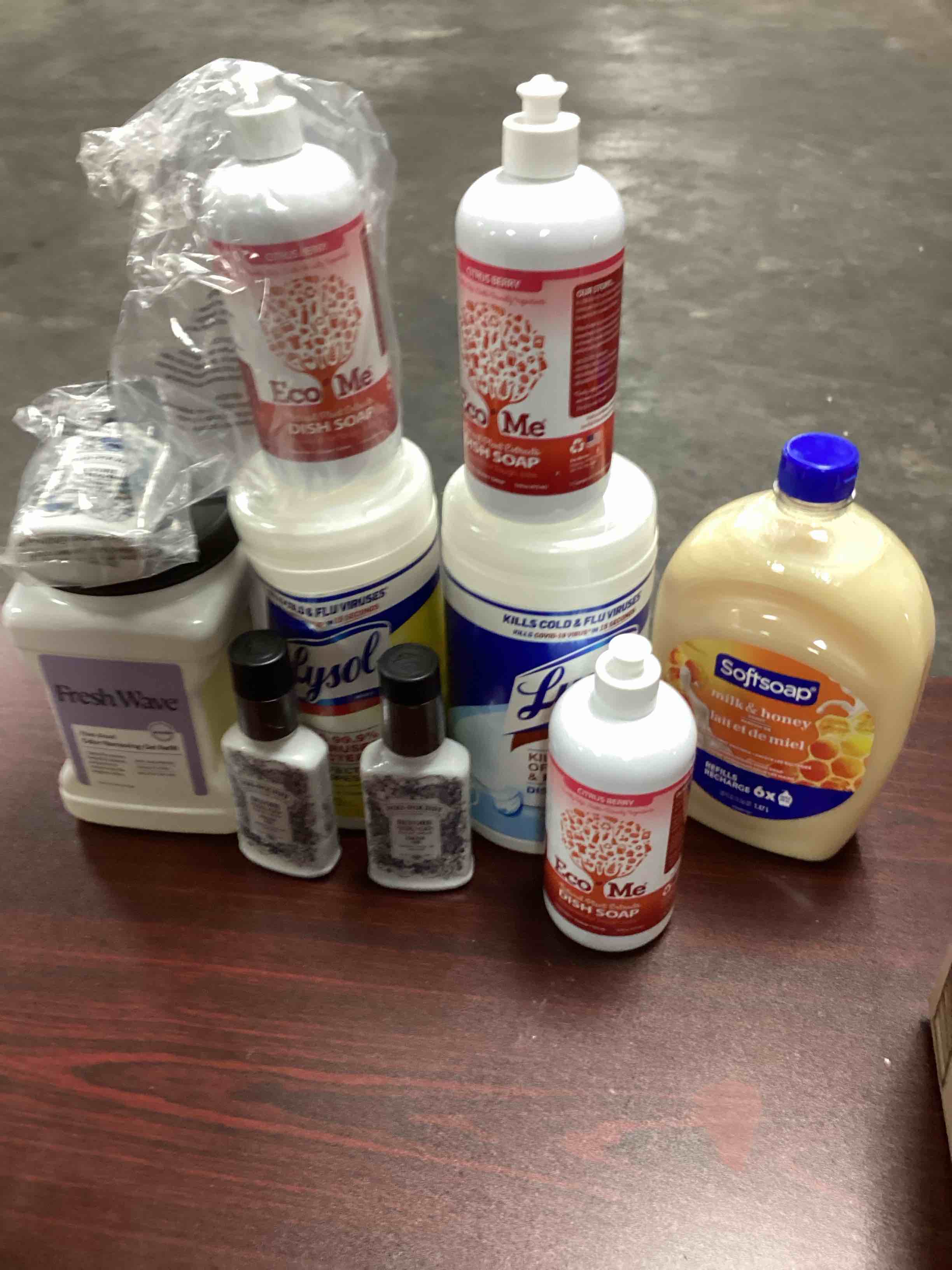Condition photo showing Good Condition for assortment of cleaning supplies 