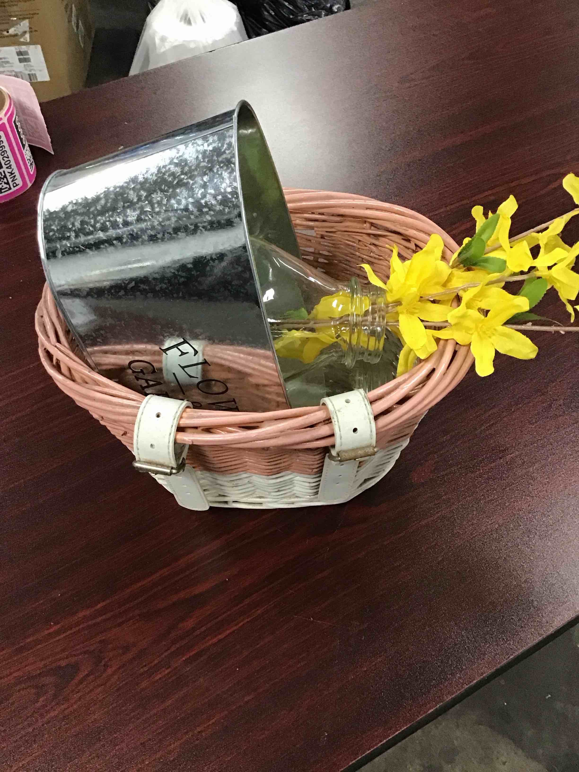 Condition photo showing As Is for Assorted Accessories For Home Decoration