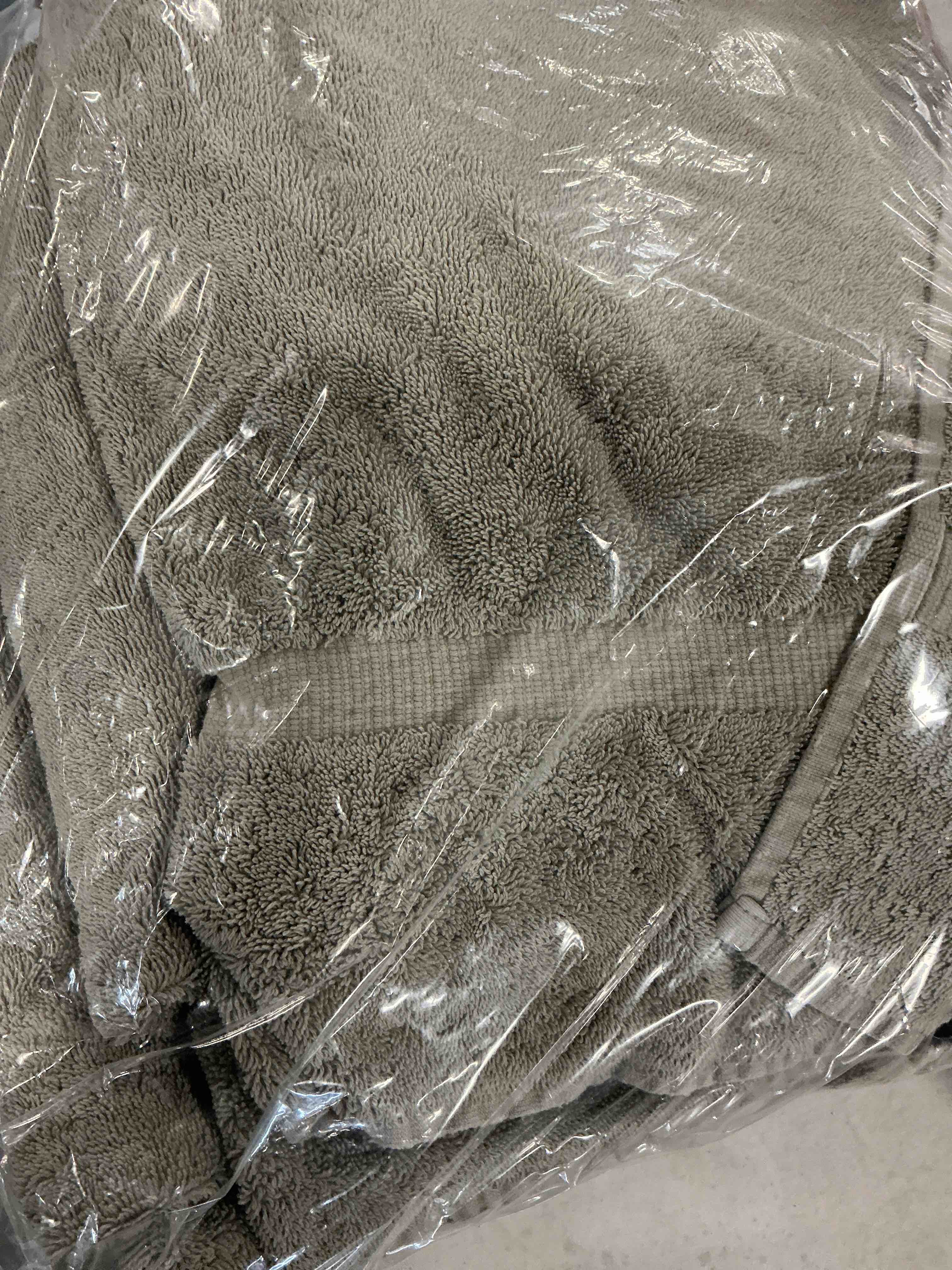 Condition photo showing Good Condition for Amazon basics 2 piece Lightweight quick-dry bath towel, 100% cotton, Platinum, 54" x 30"