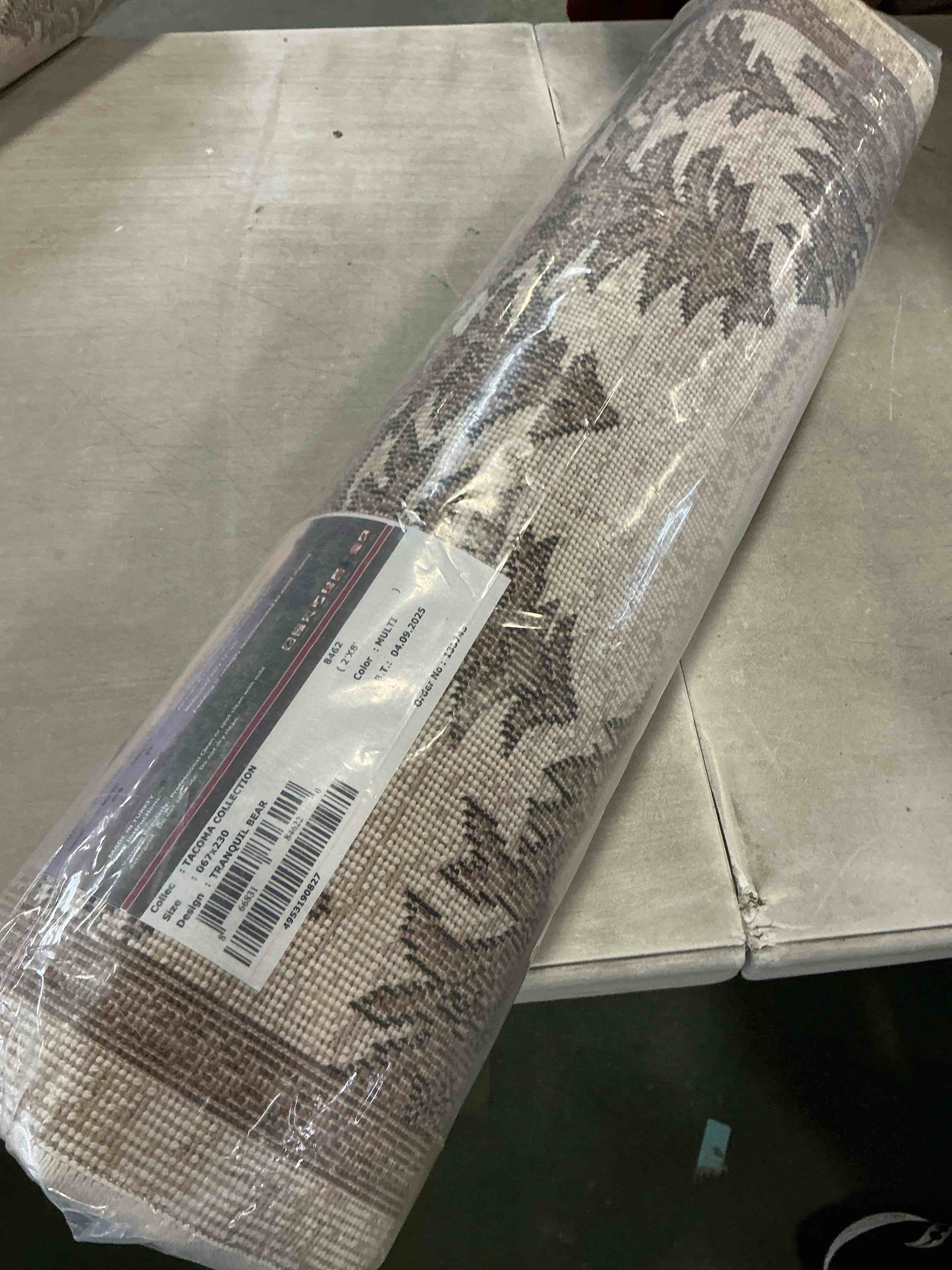 Condition photo showing New/Like New for Mayberry Rug Tranquil Bear Multi Area Rug Tacoma 2'3"x7'7"