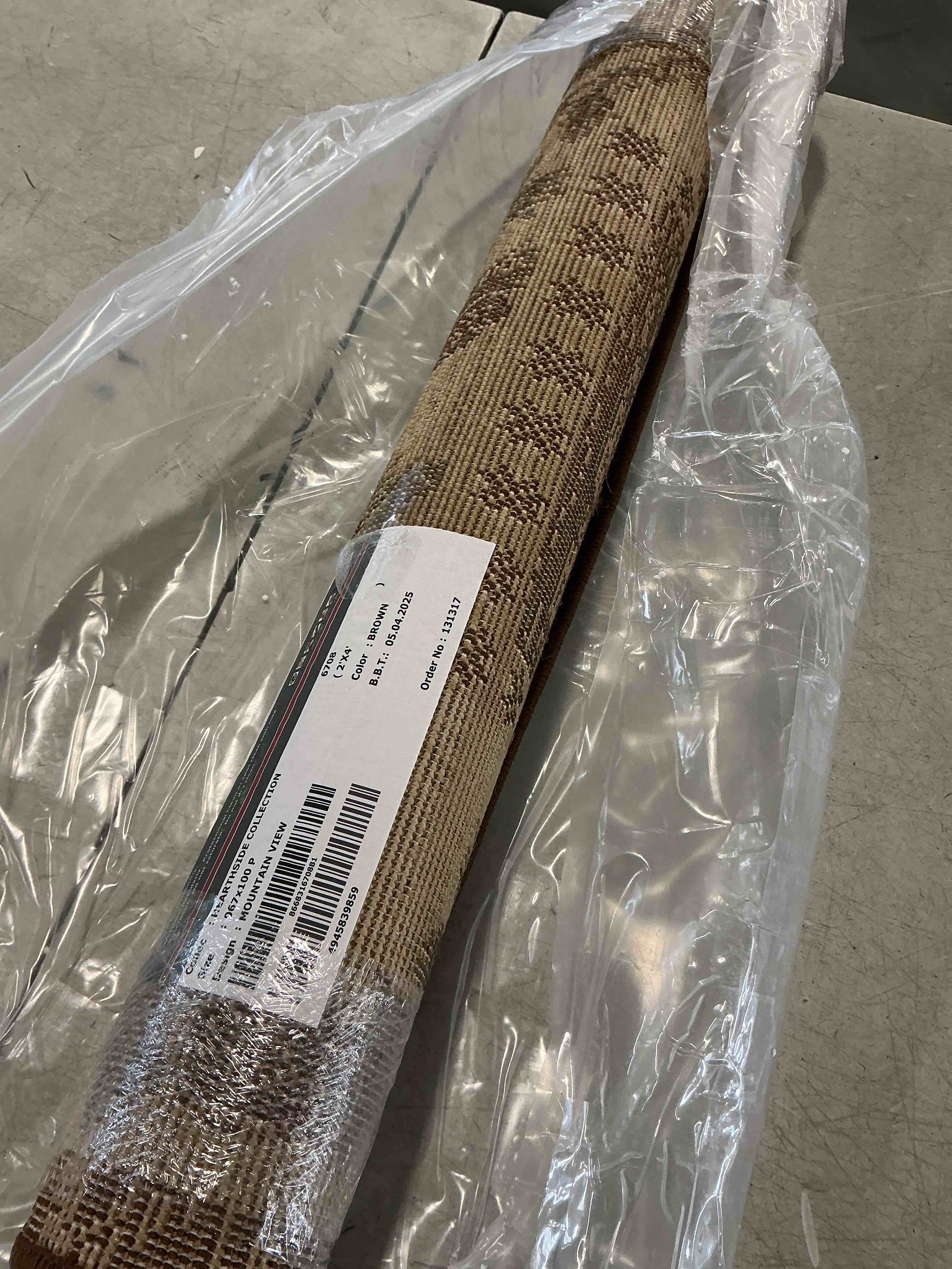 Condition photo showing Good Condition for Mountain View Rug, 26" x 39" (2' x 4')