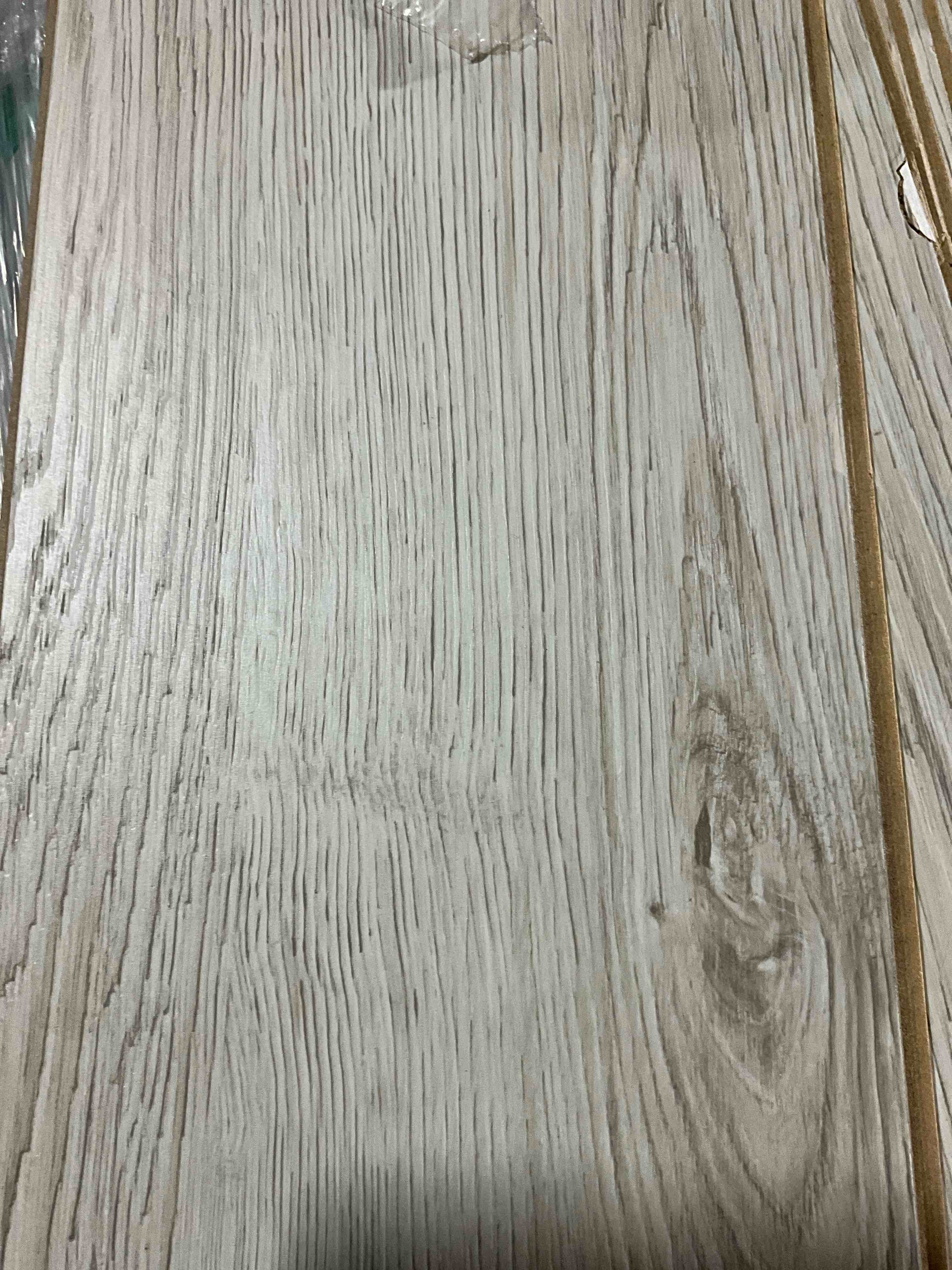 Lakestone Oak Glueless Laminate Flooring 