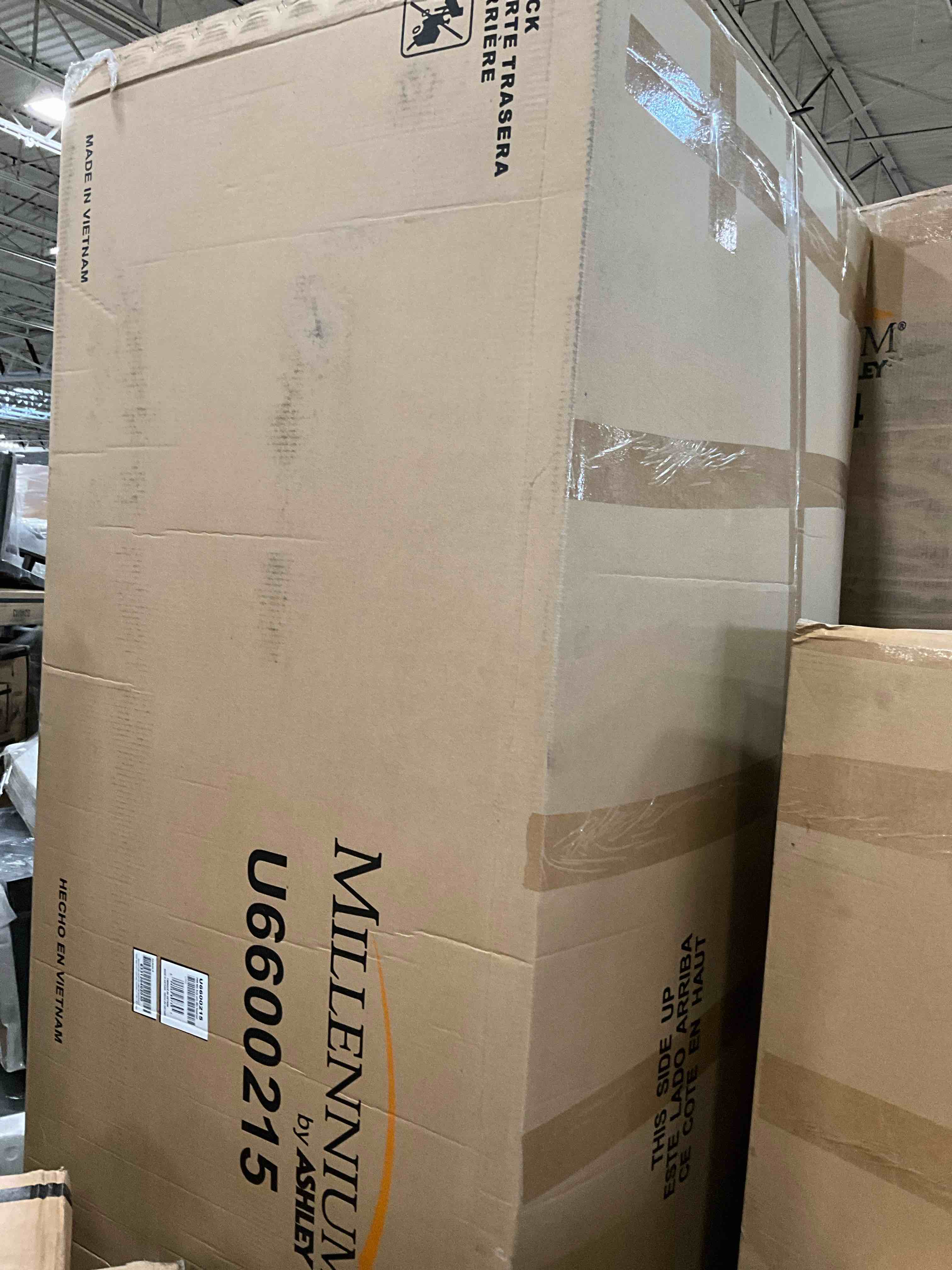 https://s3.amazonaws.com/lotting-images-prod/bidfta/PNK4435766_1777474190281.jpeg