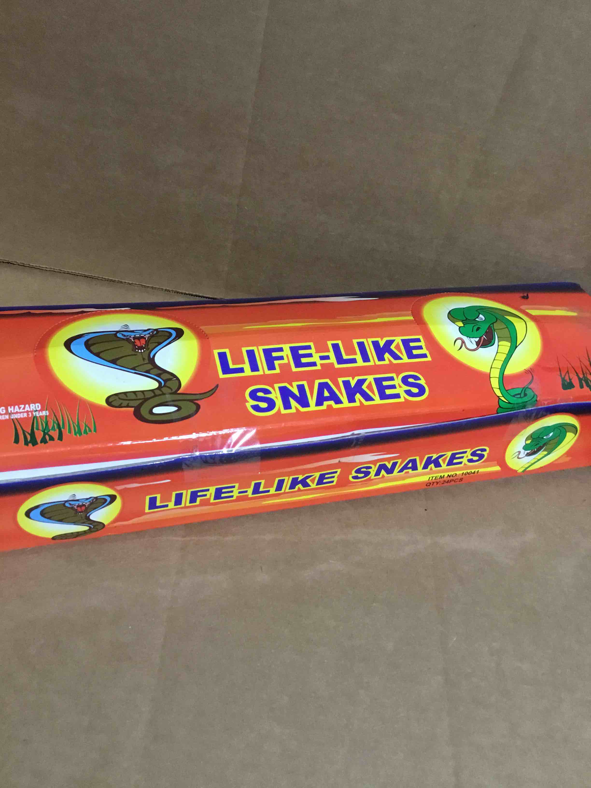 Condition photo showing New/Like New for Life-Like Snakes, 24Pcs