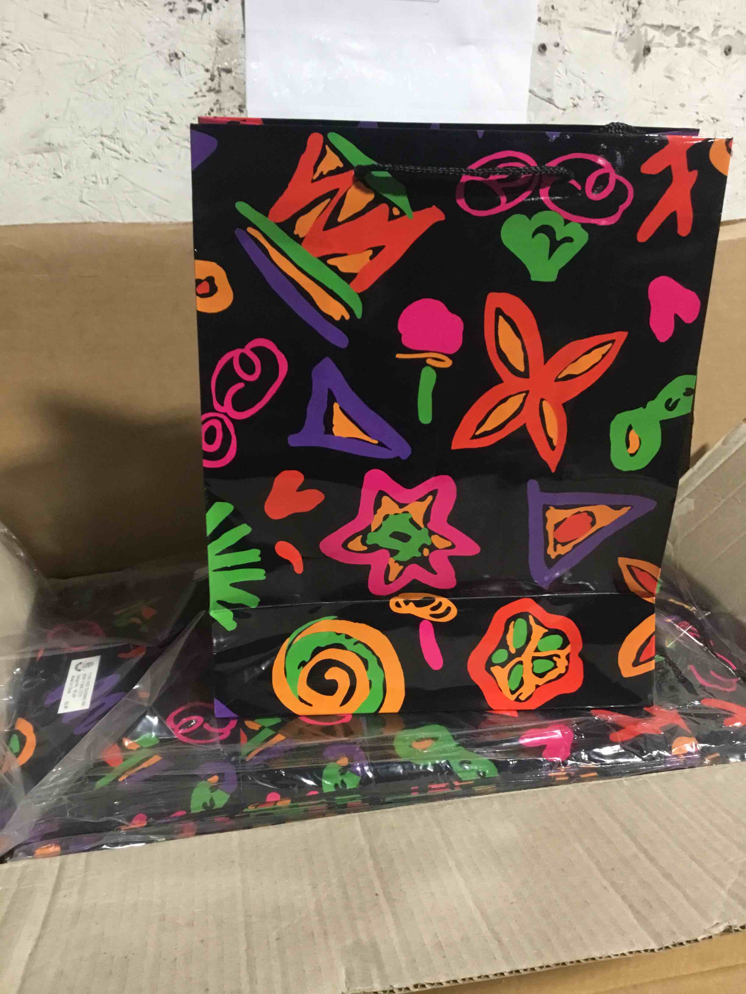 Condition photo showing New/Like New for Box 108 Gift Bag Medium