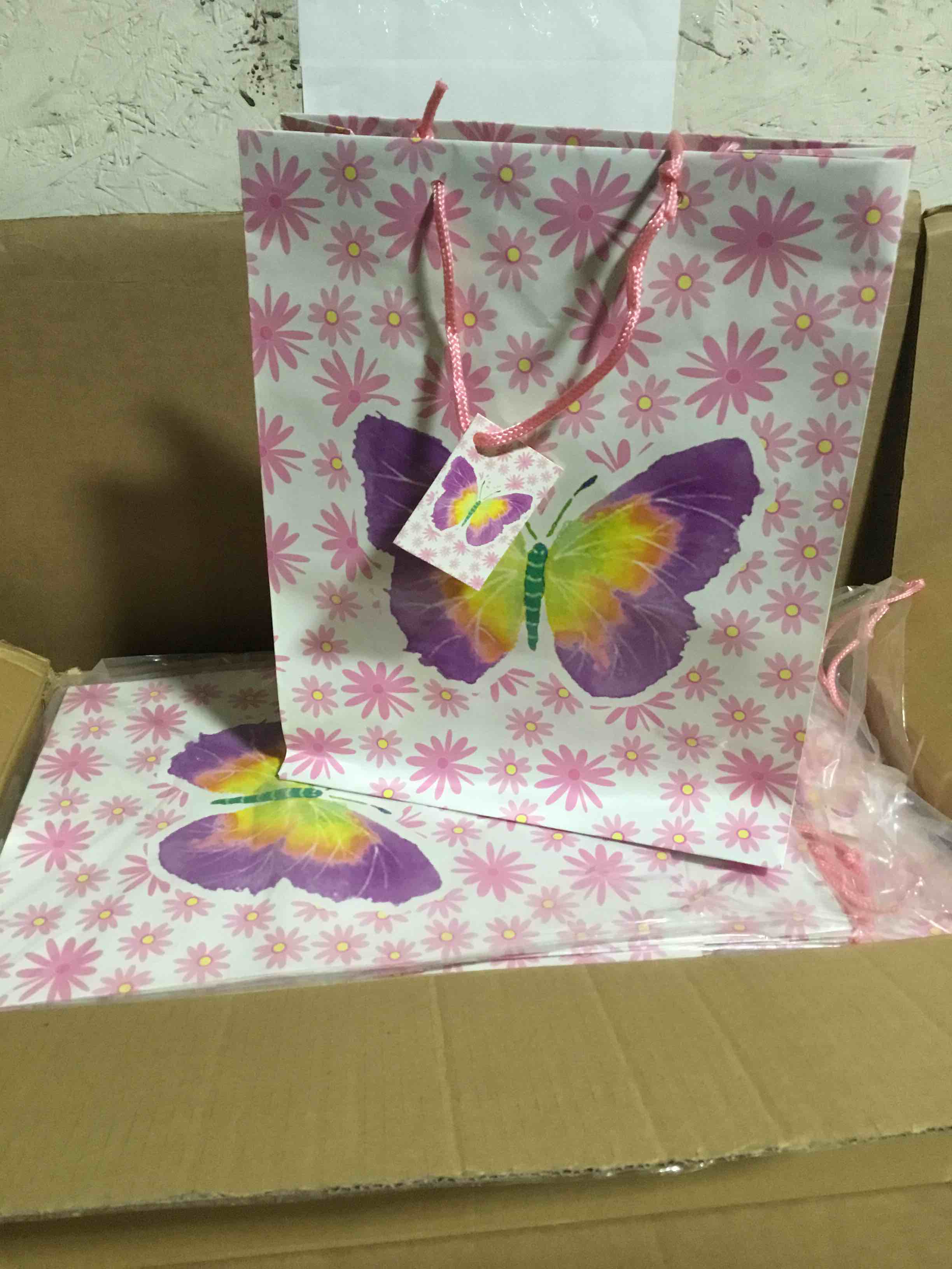 Condition photo showing New/Like New for Box 108 Butterfly Gift Bags