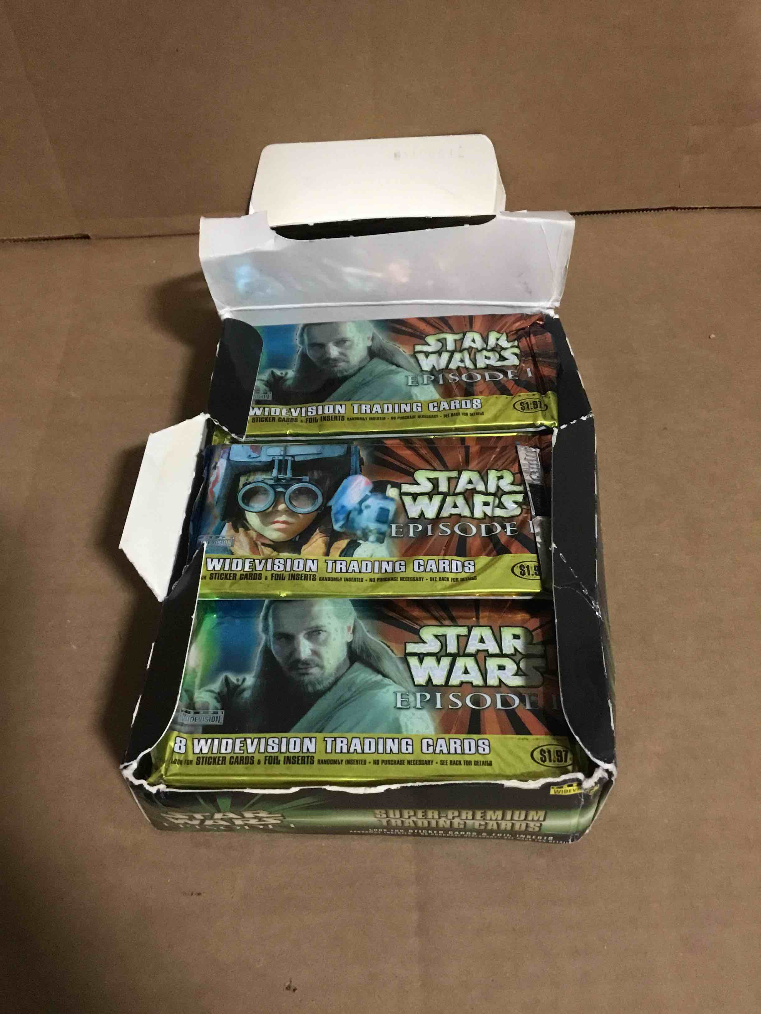 Condition photo showing New/Like New for Topps Widevision Star Wars Episode 1 Box Ovp Sealed 35packs/8cards