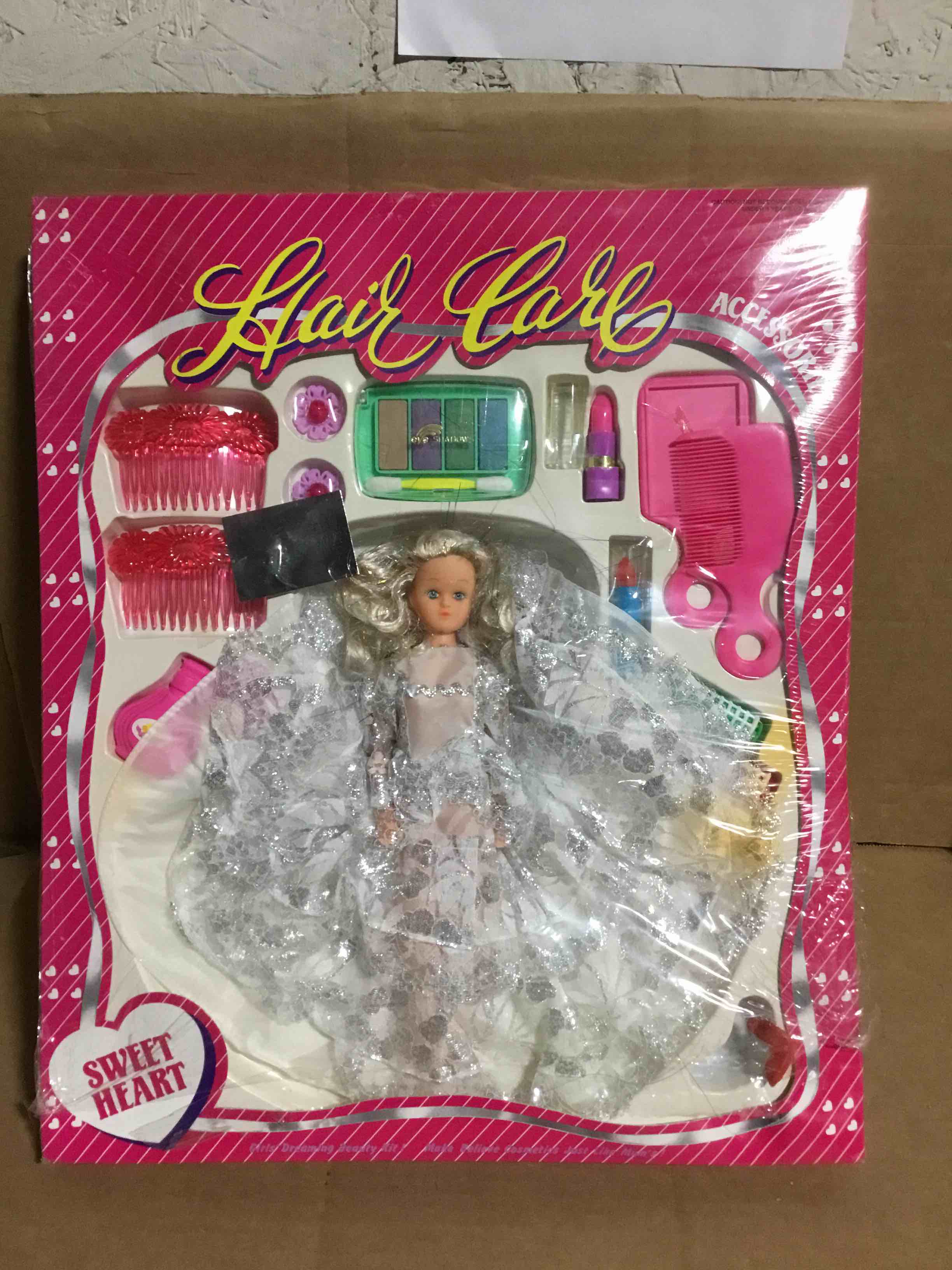 Condition photo showing New/Like New for Vintage 90s Beauty Salon Doll