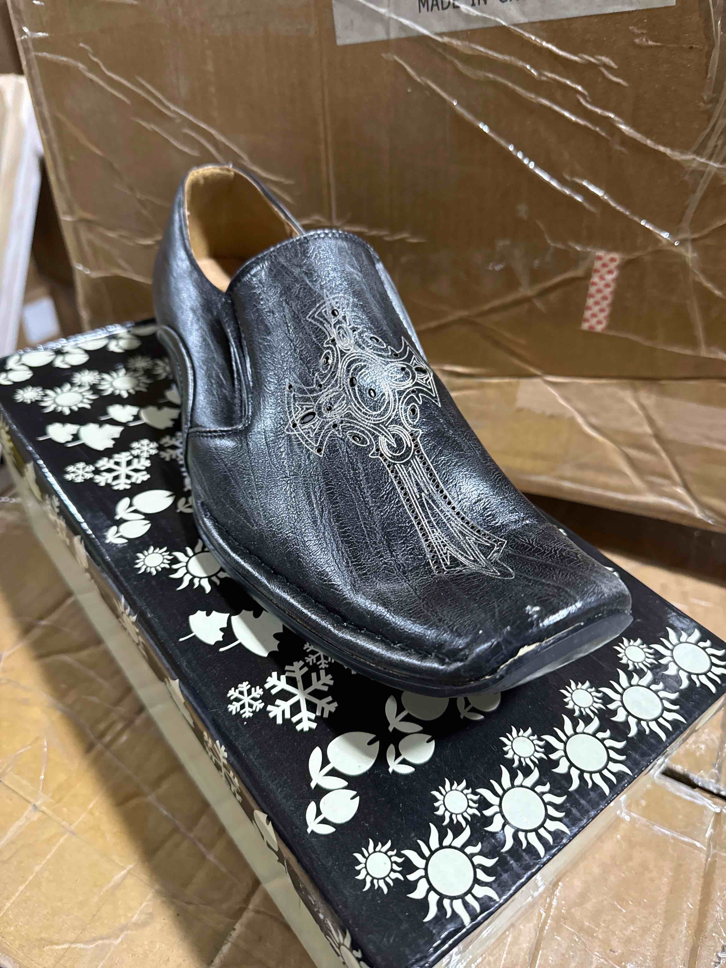 size 9 climate x men’s shoes 