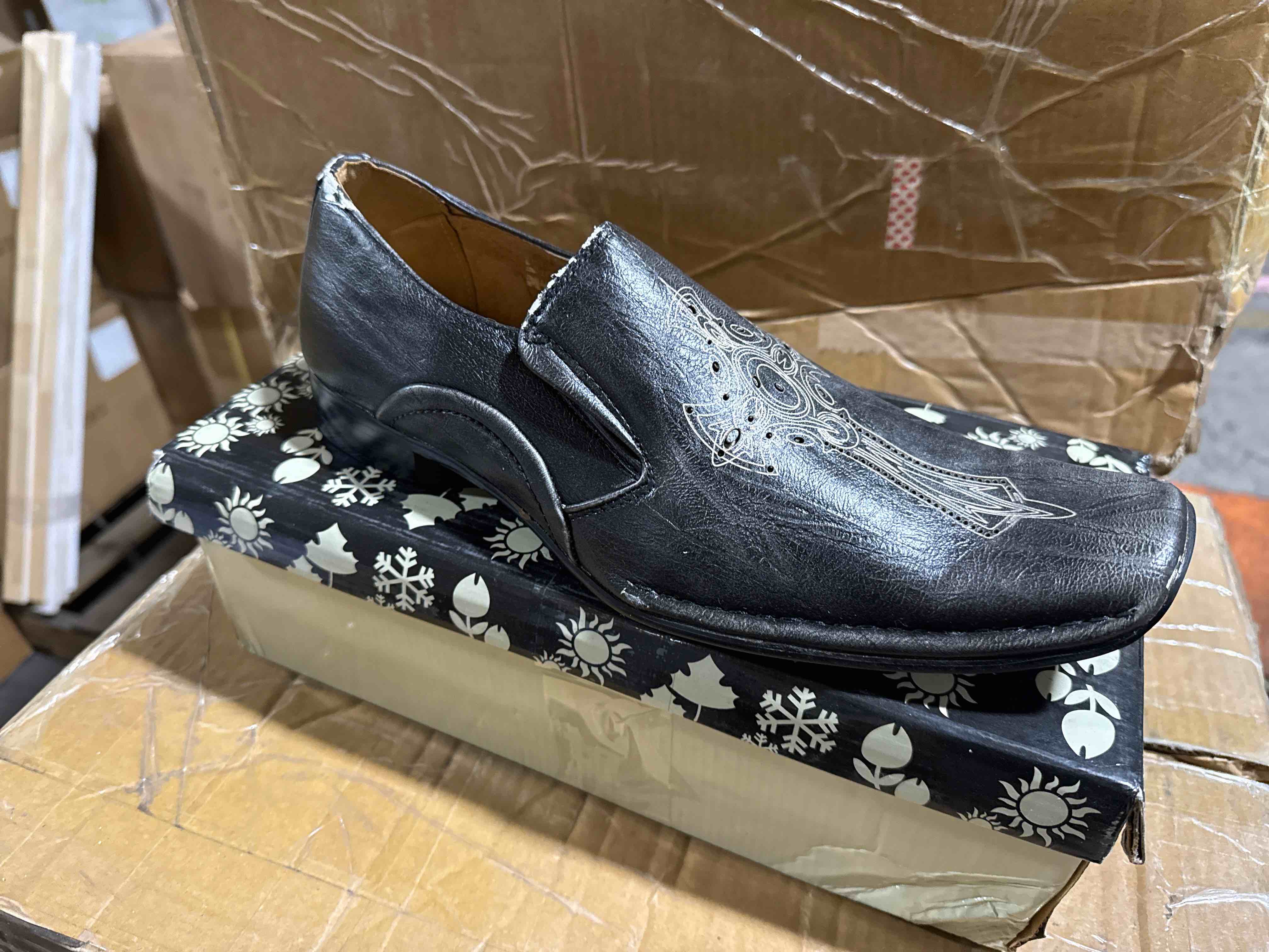 size 9  climate x men’s shoes 